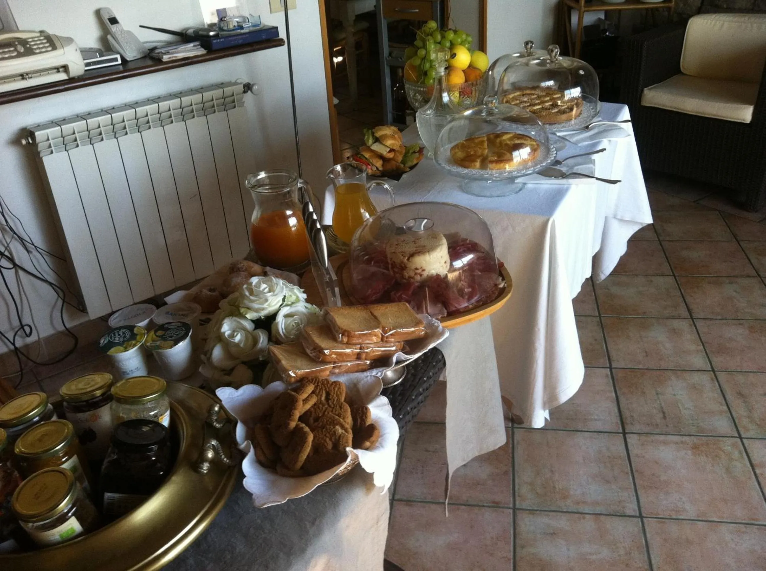 Day in Casa tipica siciliana patronale home BedandBreakfast TreMetriSoprailCielo Camere con vista, colazione interna in terrazzo panoramico