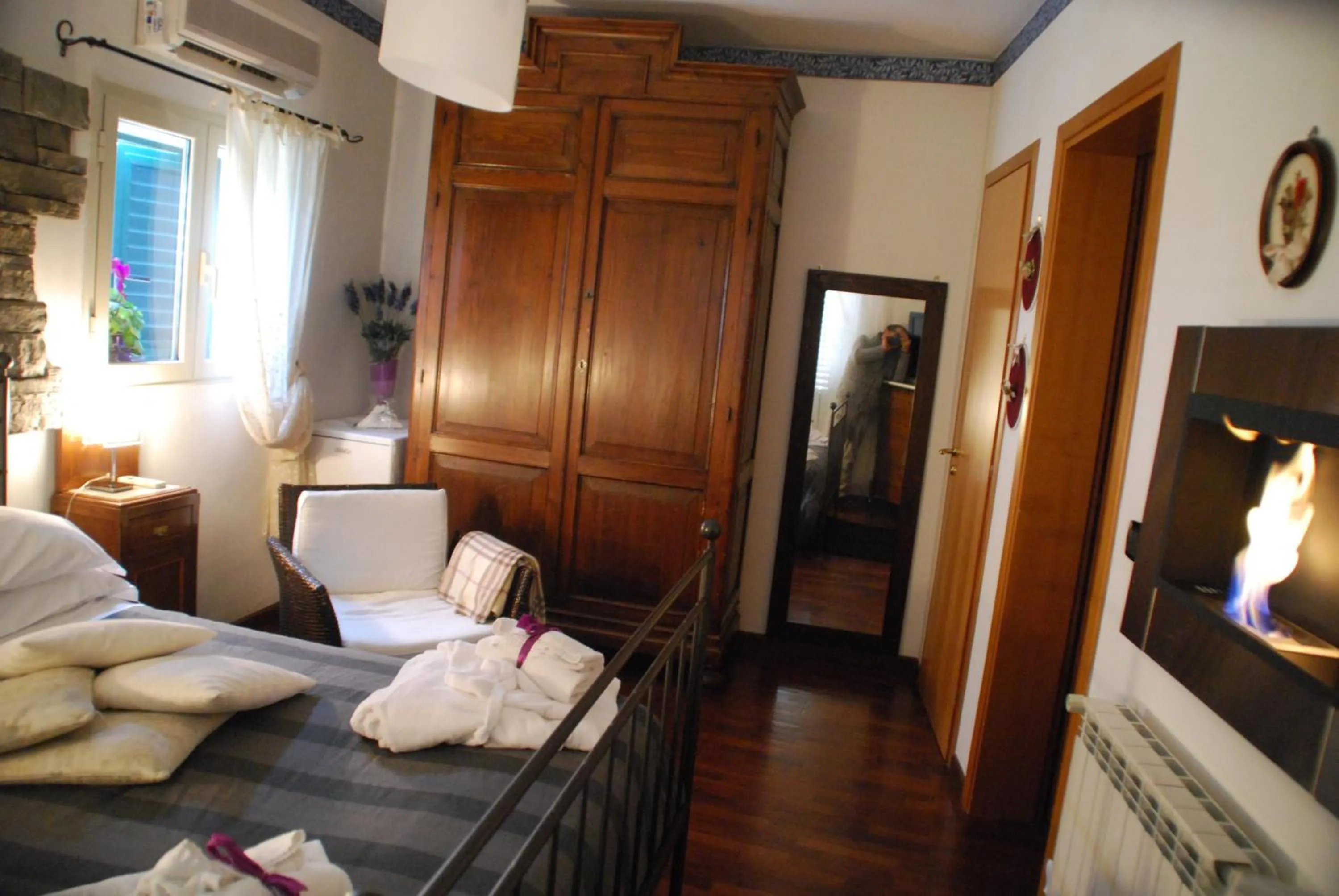 Photo of the whole room, Bed in Casa tipica siciliana patronale home BedandBreakfast TreMetriSoprailCielo Camere con vista, colazione interna in terrazzo panoramico