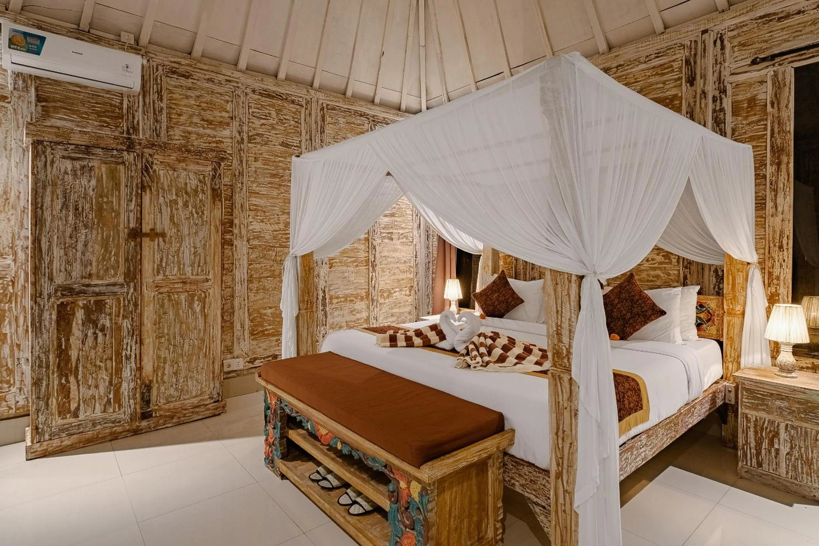 Bed in Pratiwi Ubud Villa