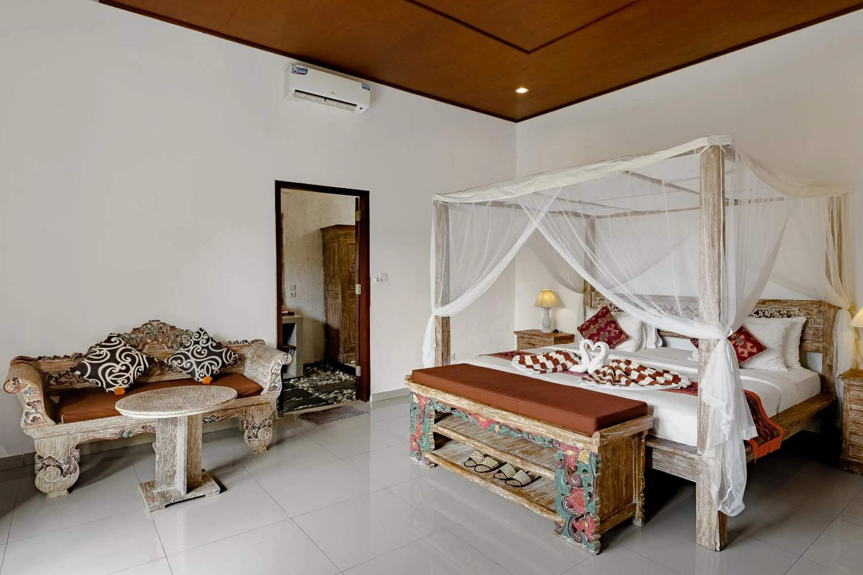 Bed in Pratiwi Ubud Villa