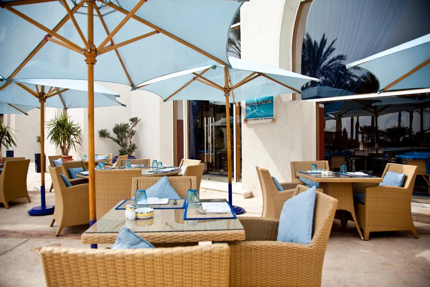 Restaurant/places to eat in Grand Rotana Resort & Spa
