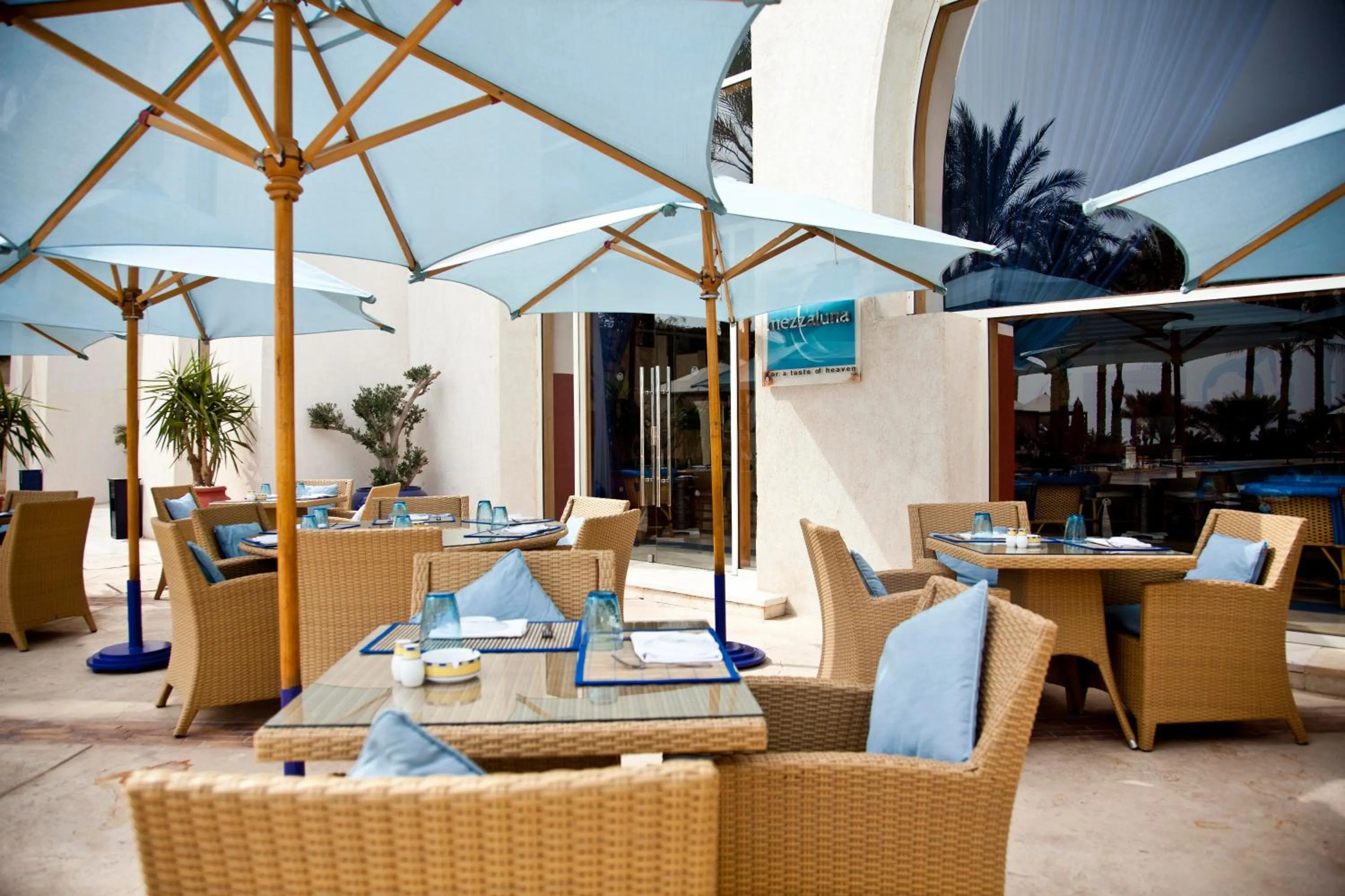 Restaurant/places to eat in Grand Rotana Resort & Spa