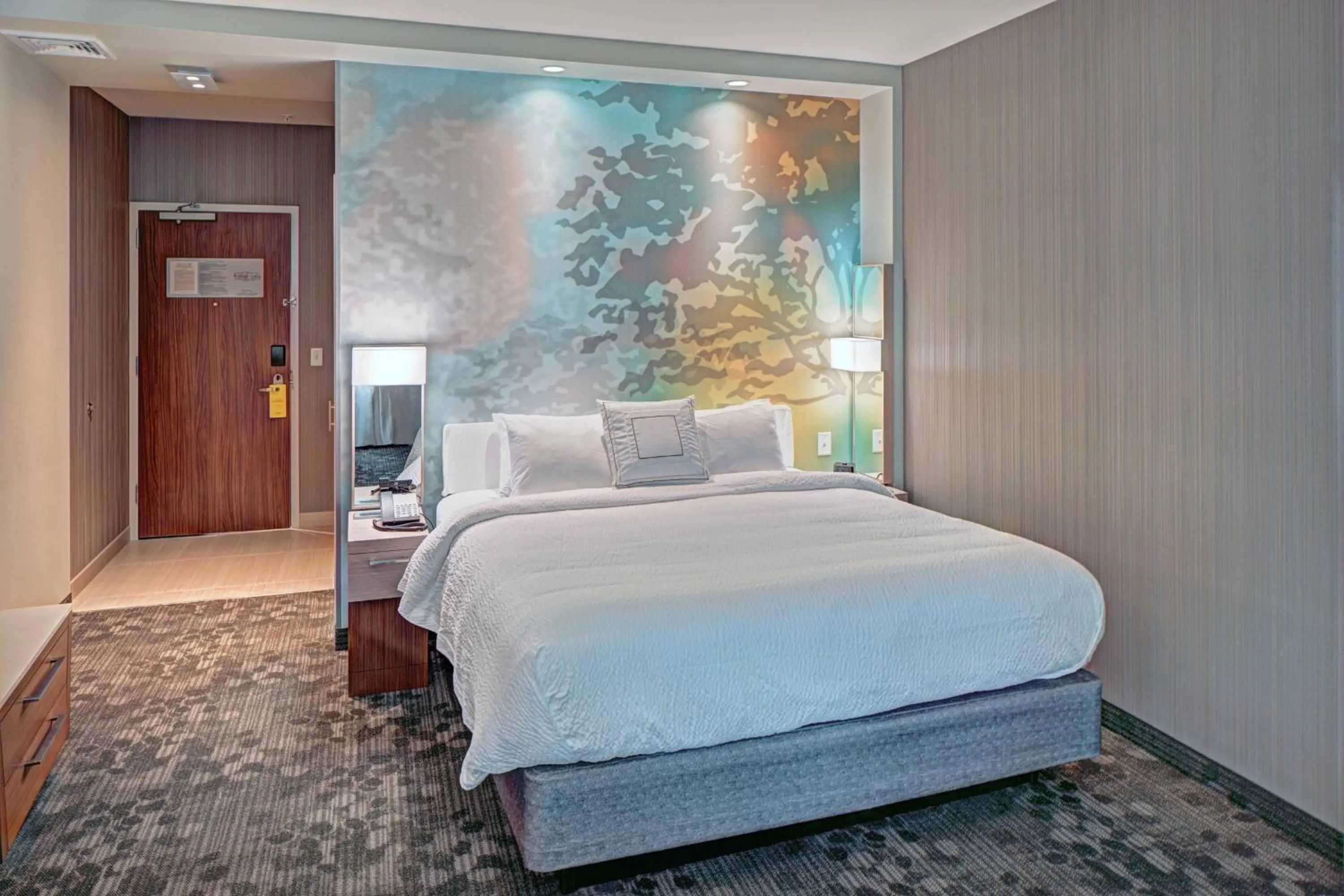 Photo of the whole room, Bed in Courtyard by Marriott Appleton Riverfront