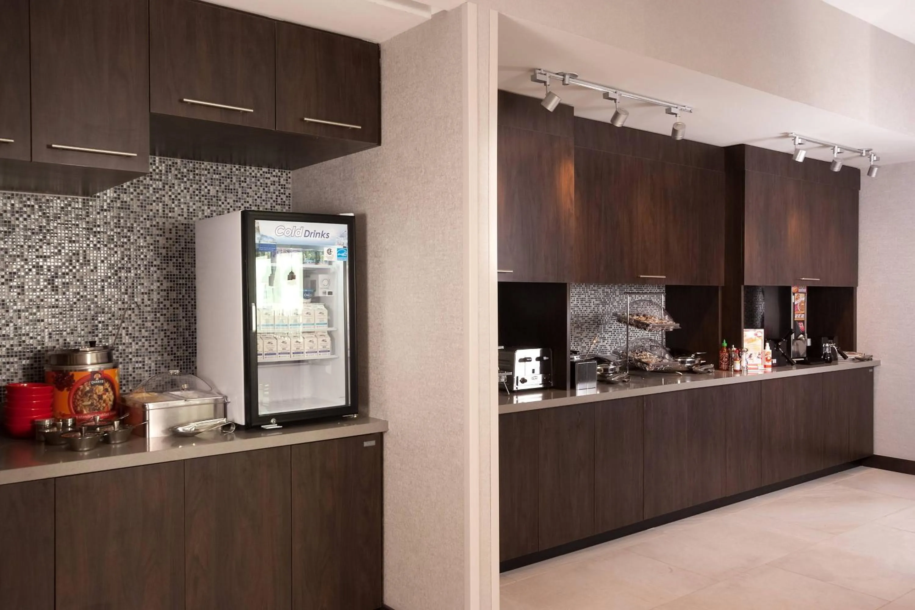 Breakfast in TownePlace Suites by Marriott Charleston Airport/Convention Center
