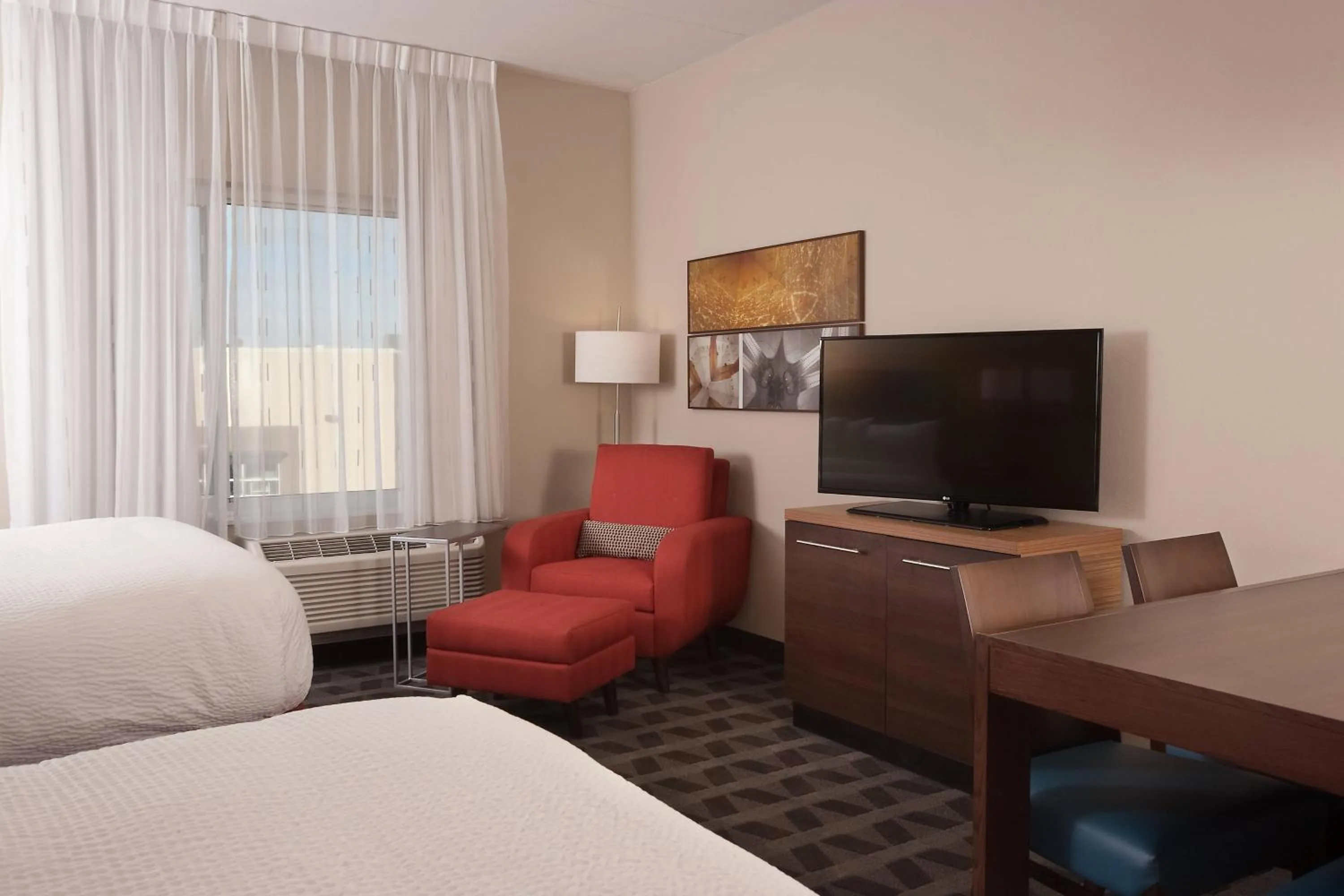 Photo of the whole room, Bed in TownePlace Suites by Marriott Charleston Airport/Convention Center