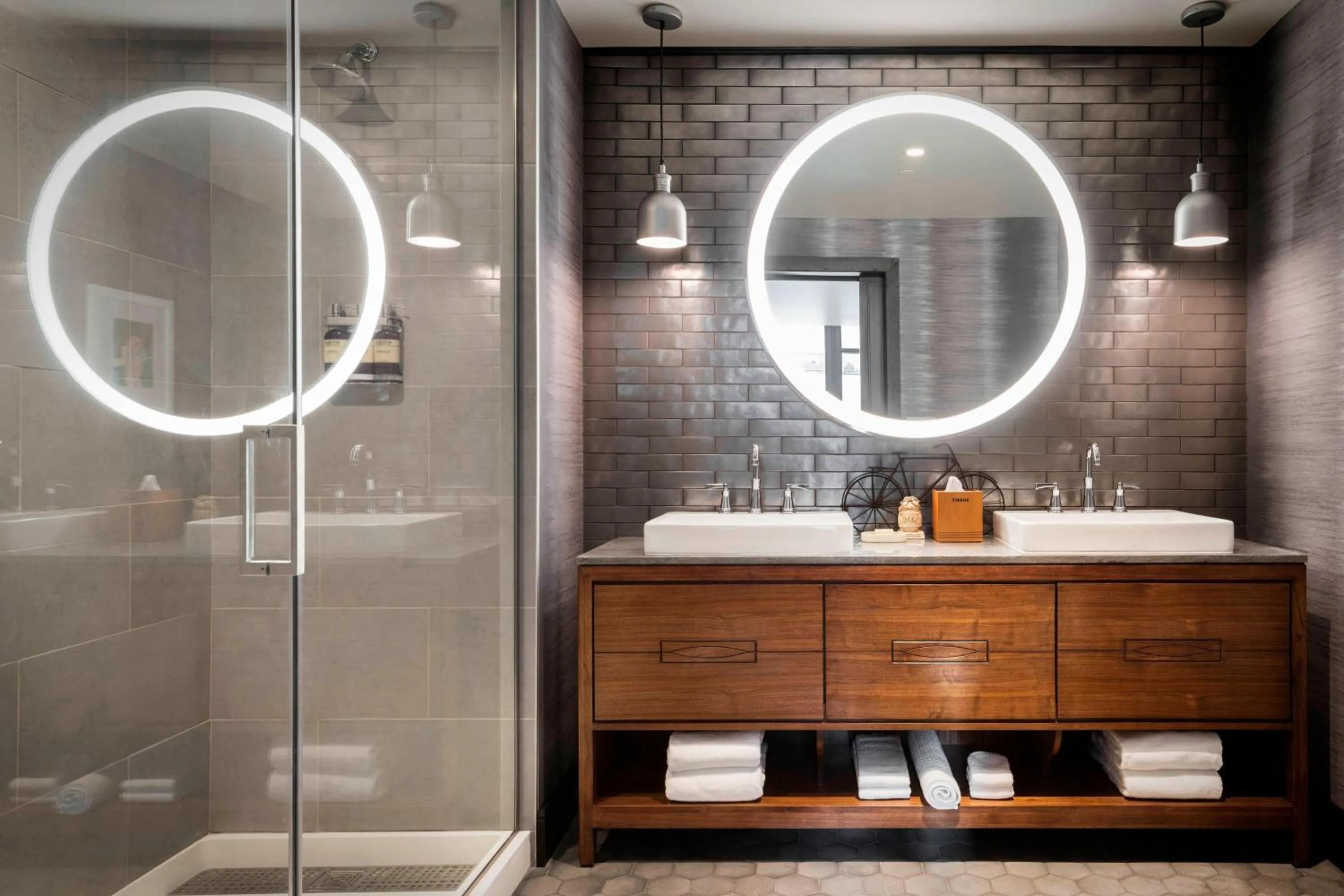 Bathroom in The Elizabeth Hotel, Autograph Collection