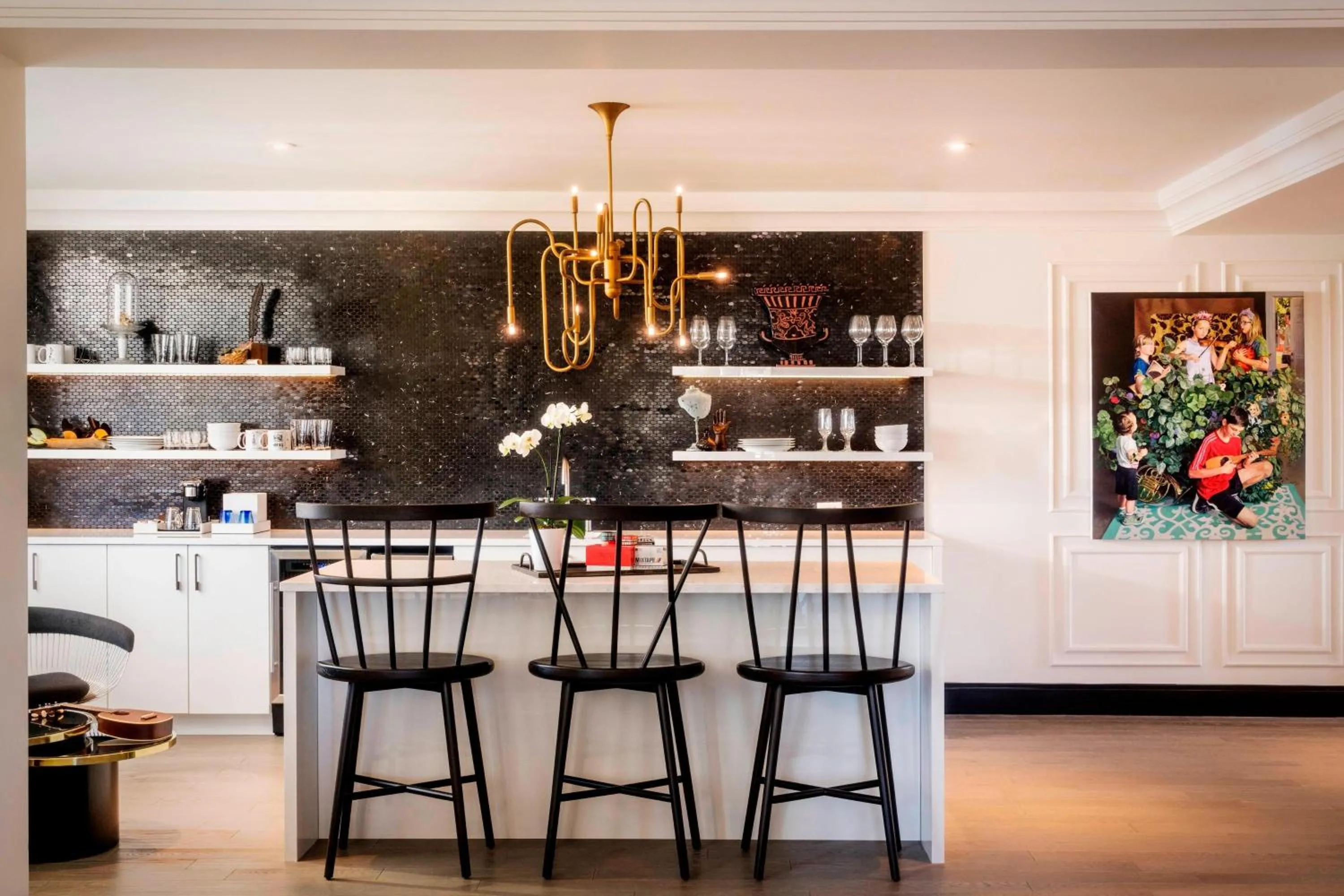 Kitchen or kitchenette in The Elizabeth Hotel, Autograph Collection