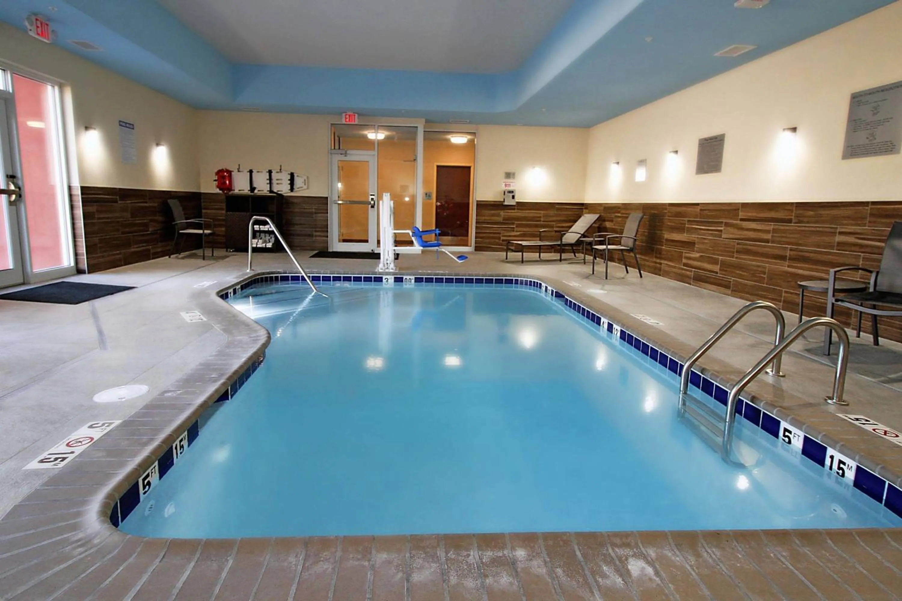 Swimming pool in Fairfield Inn & Suites by Marriott London