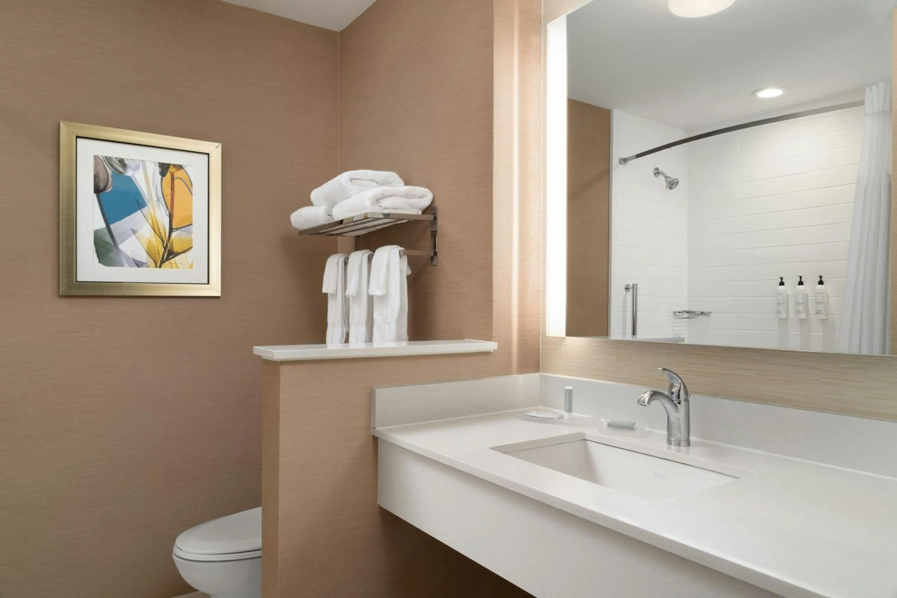 Photo of the whole room in Fairfield Inn & Suites by Marriott London