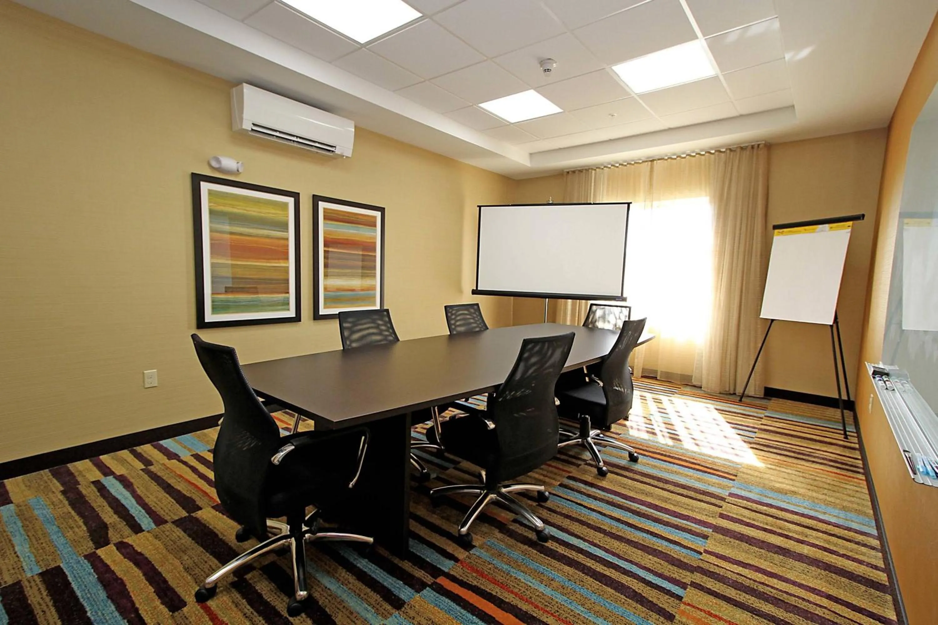Meeting/conference room in Fairfield Inn & Suites by Marriott London