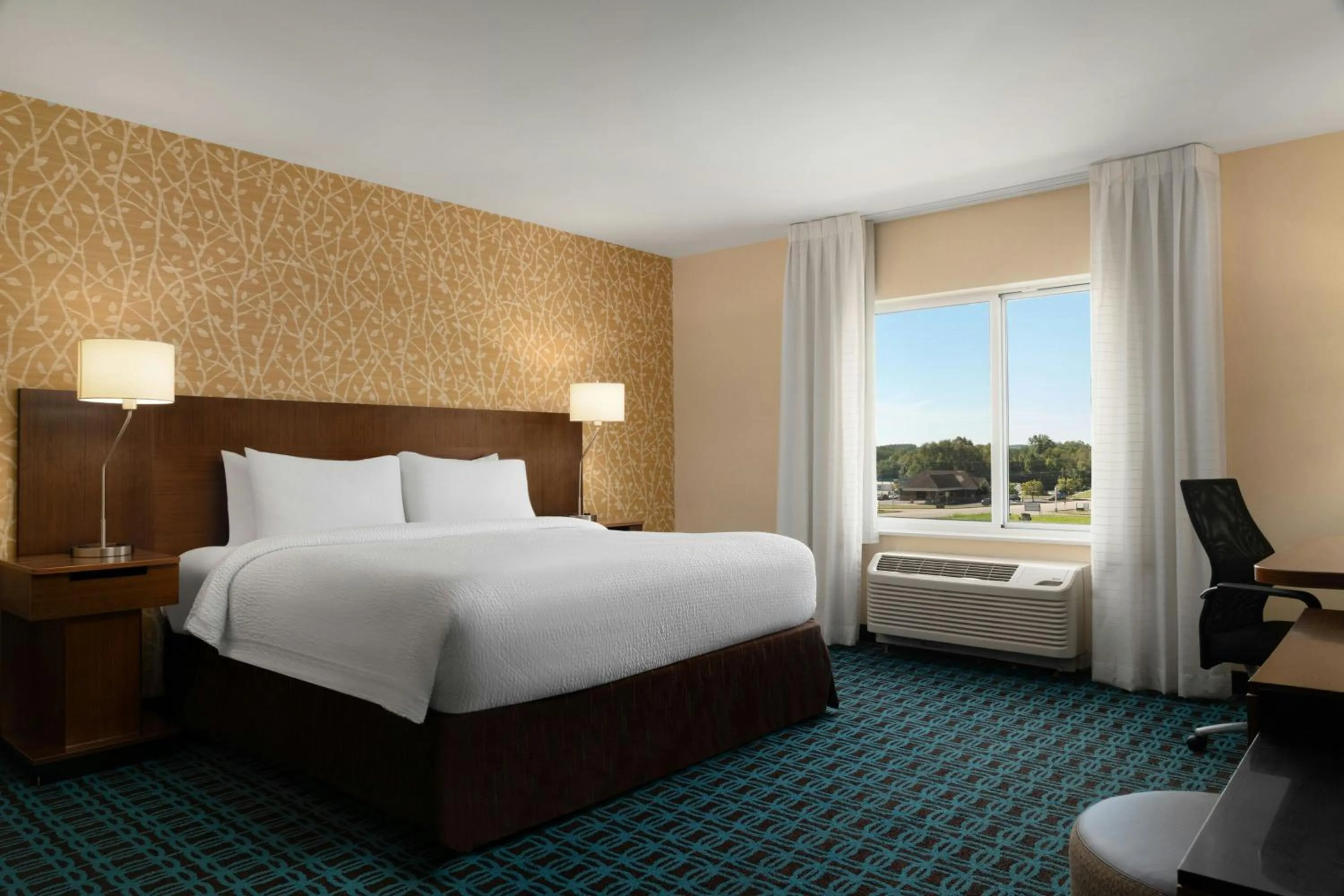 Photo of the whole room, Bed in Fairfield Inn & Suites by Marriott London