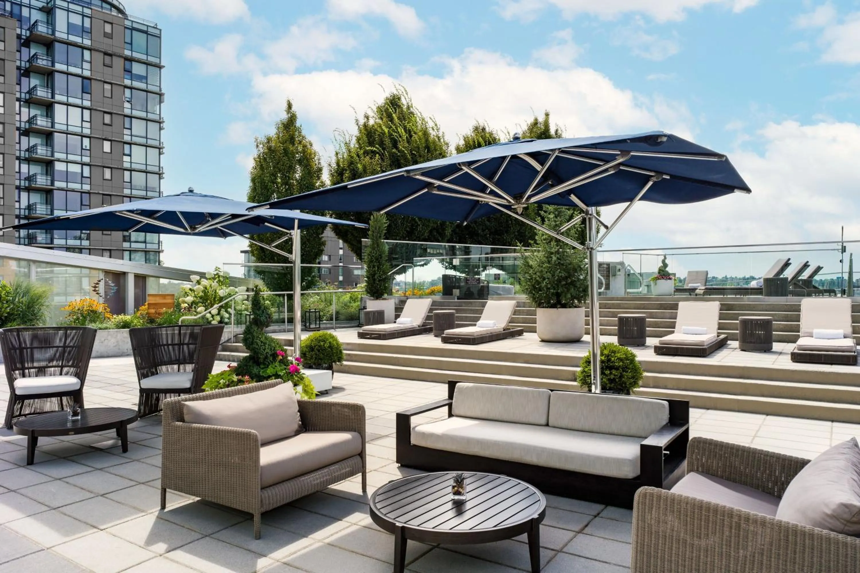 Lounge or bar in JW Marriott Parq Vancouver