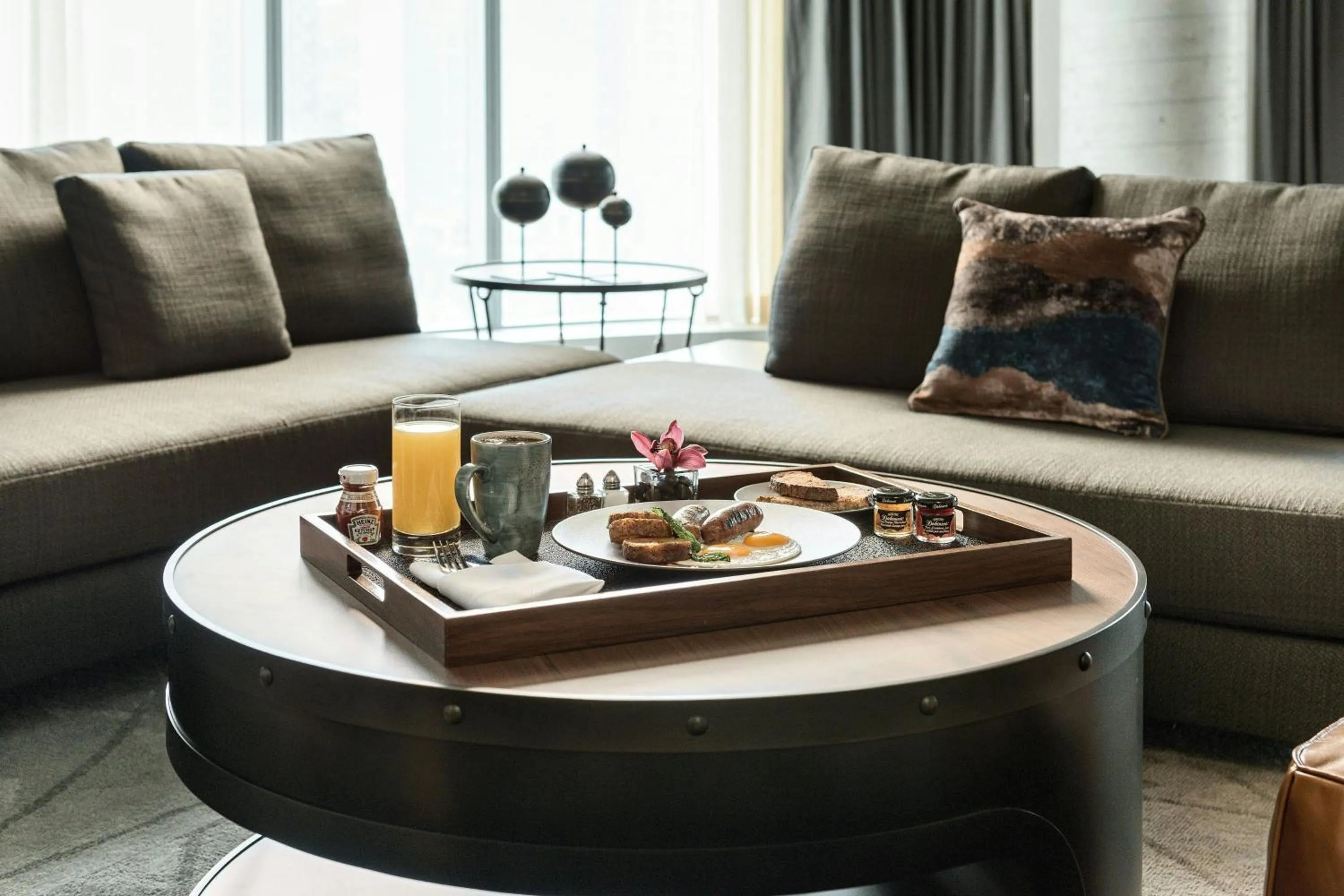 Breakfast in the DOUGLAS, Autograph Collection