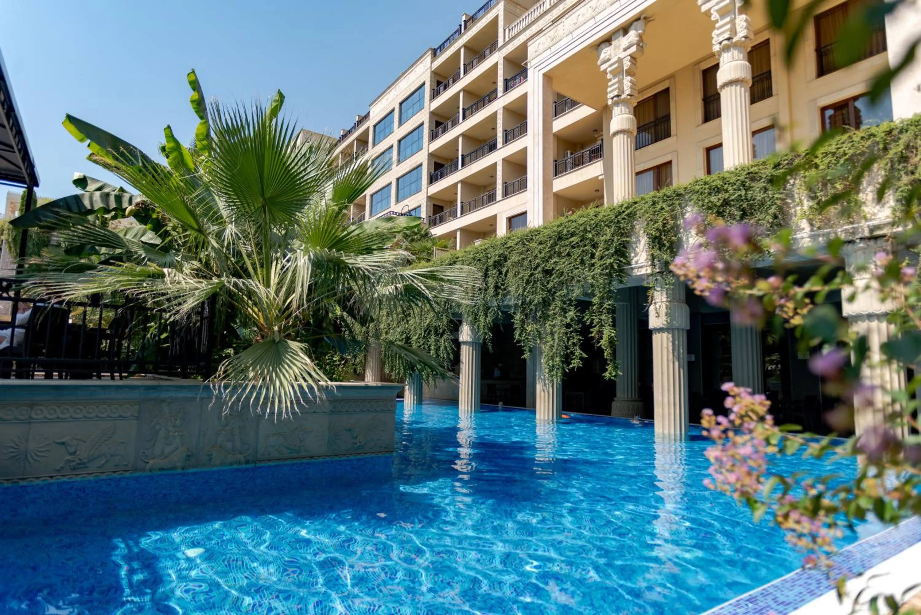 Property building in Argisht Partez Hotel ALL INCLUSIVE & BEACH BAR REBLS