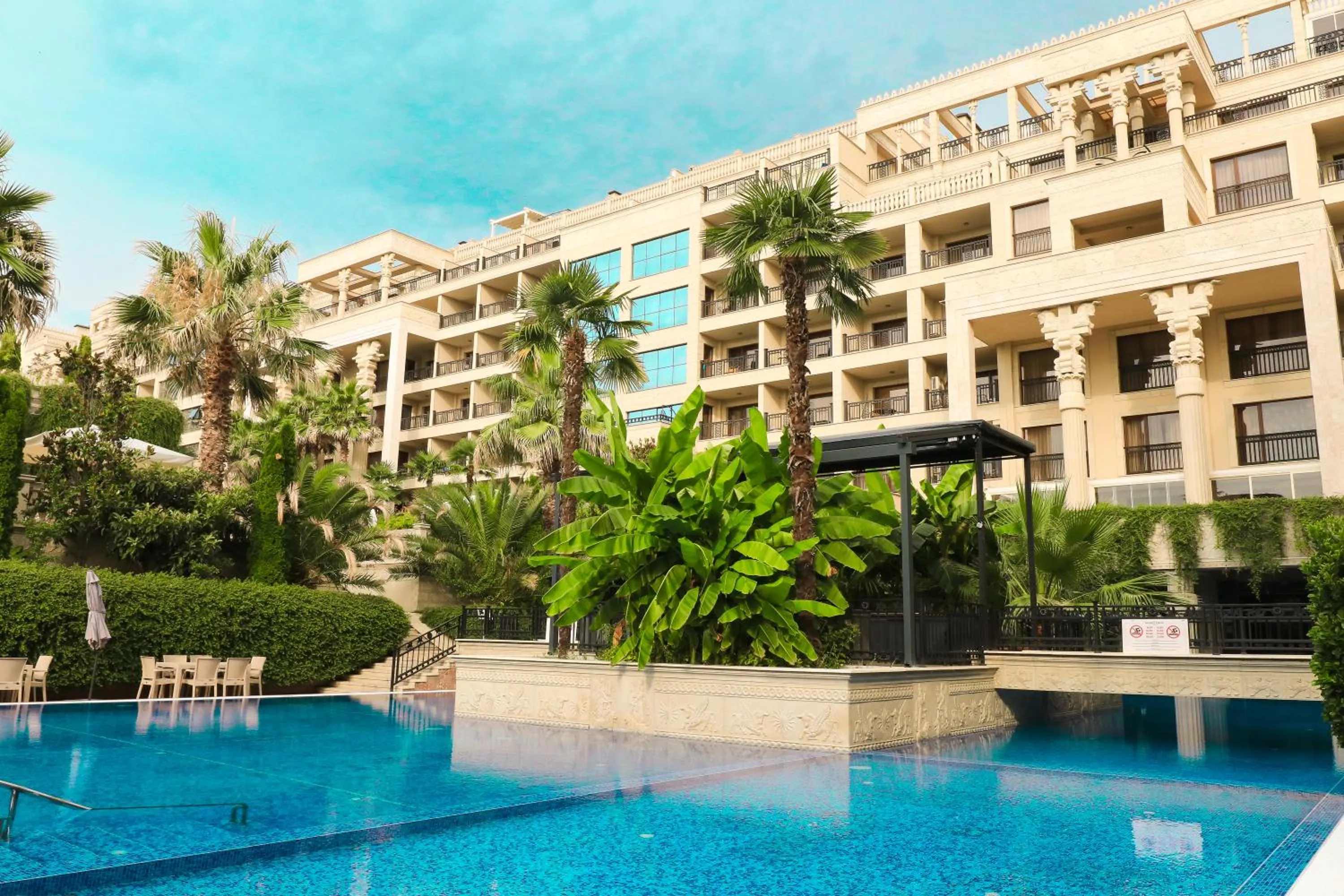 Property building in Argisht Partez Hotel ALL INCLUSIVE & BEACH BAR REBLS