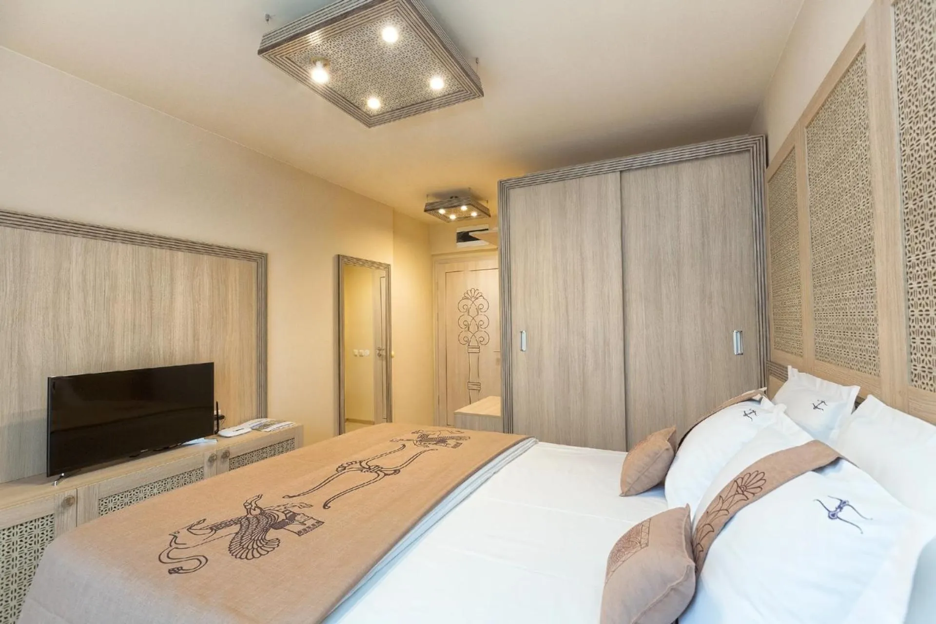 TV and multimedia, Bed in Argisht Partez Hotel ALL INCLUSIVE & BEACH BAR REBLS