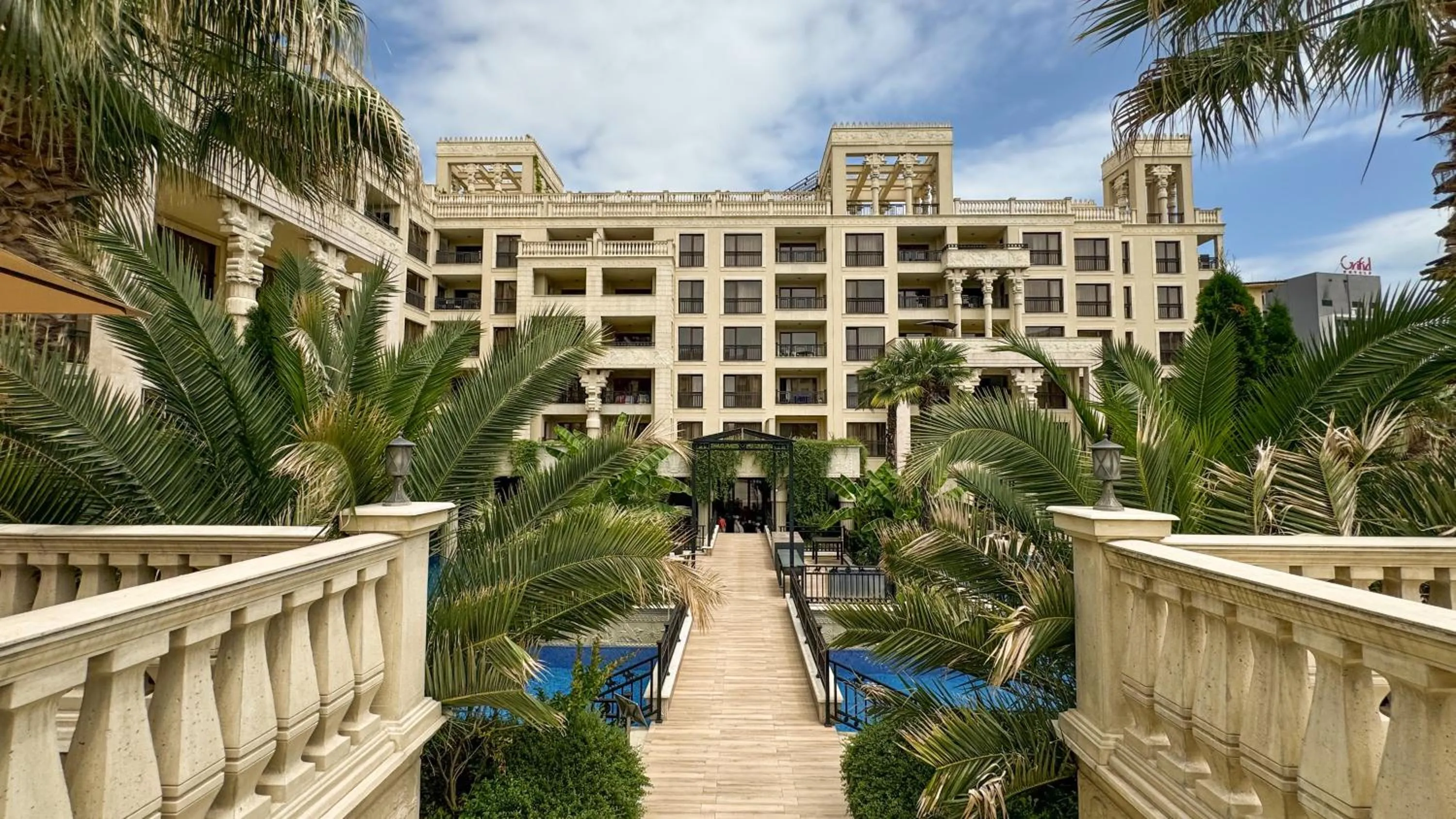 Property building in Argisht Partez Hotel ALL INCLUSIVE & BEACH BAR REBLS