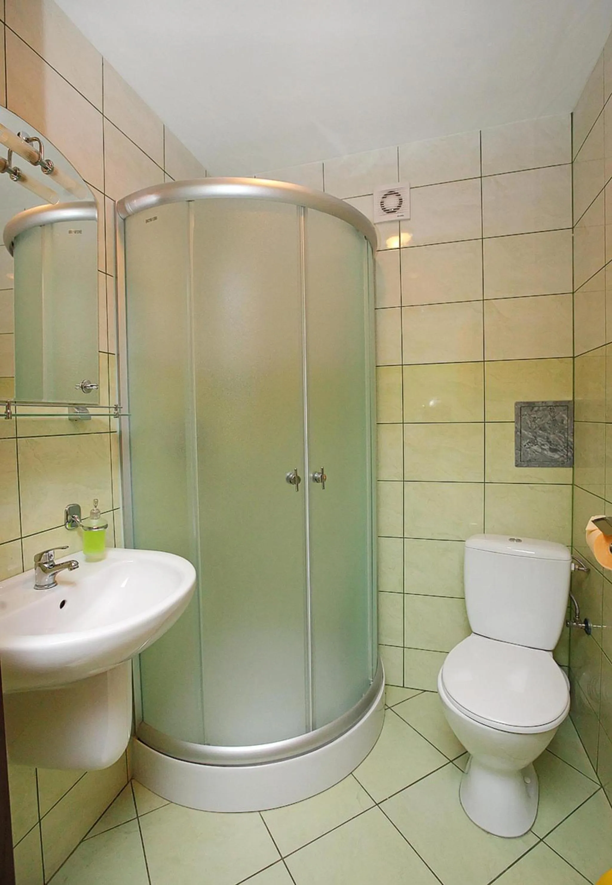 Bathroom in Hotel Best Inn Bydgoszcz S5