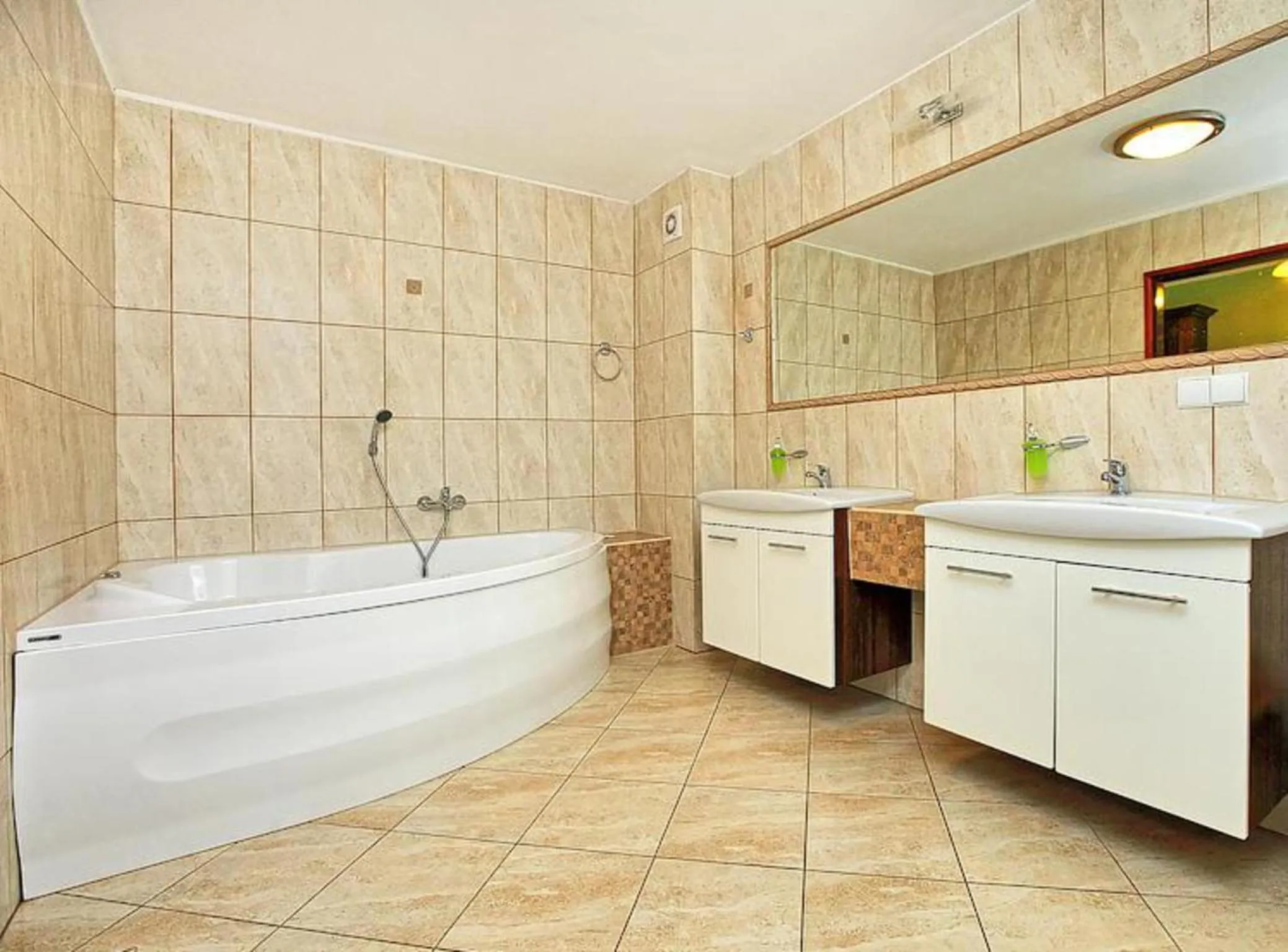 Bathroom in Hotel Best Inn Bydgoszcz S5