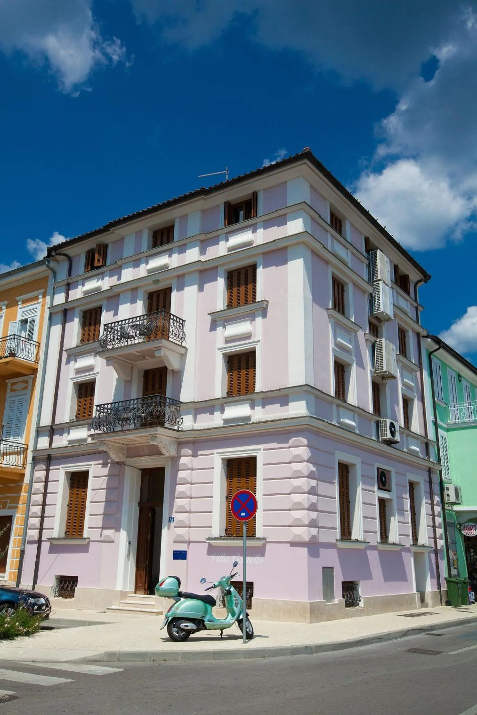 Facade/entrance in Apartments Villa Castello