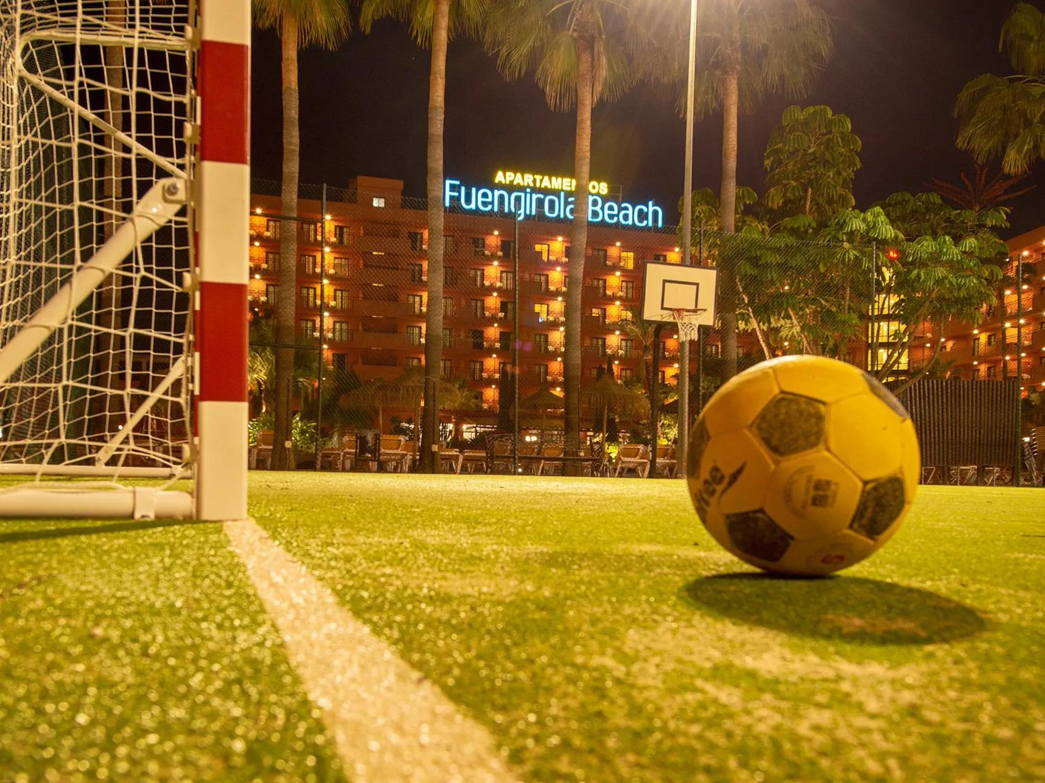 Tennis court in Fuengirola Beach Apartamentos Turísticos