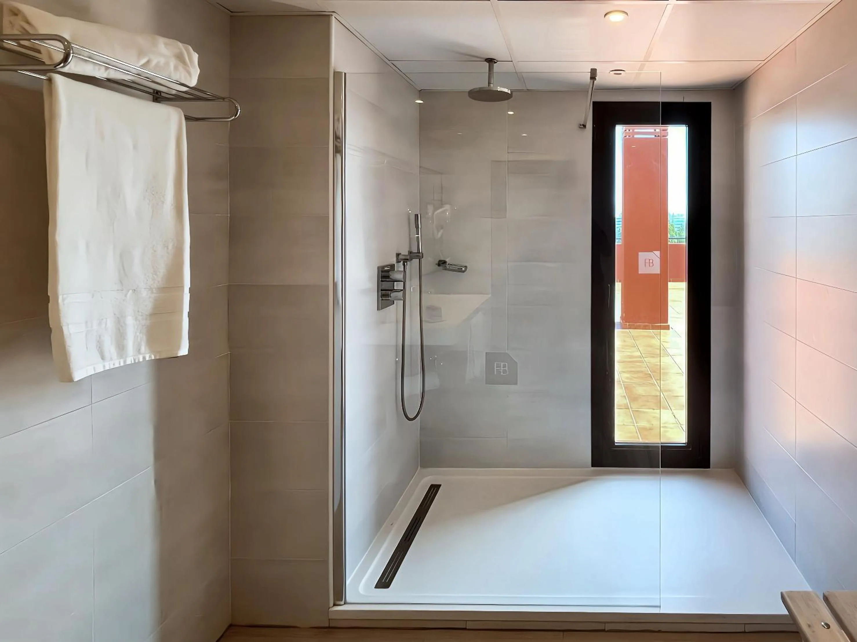 Shower in Fuengirola Beach Apartamentos Turísticos