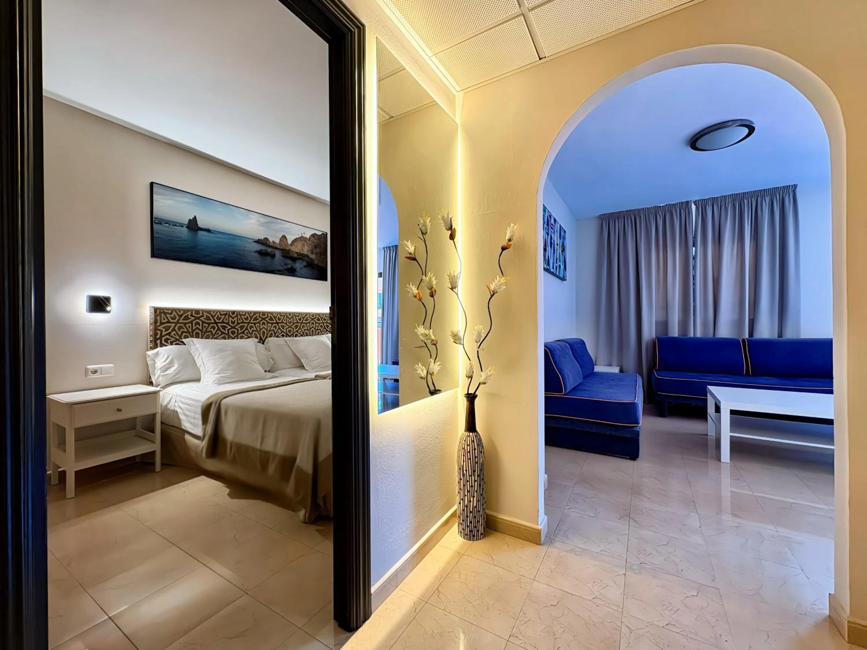 Living room, Bed in Fuengirola Beach Apartamentos Turísticos