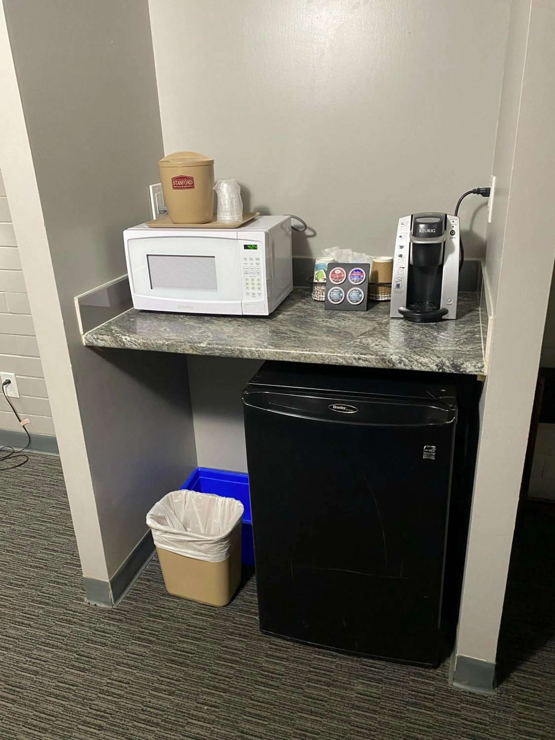 Coffee/tea facilities in Stanford Inn & Suites