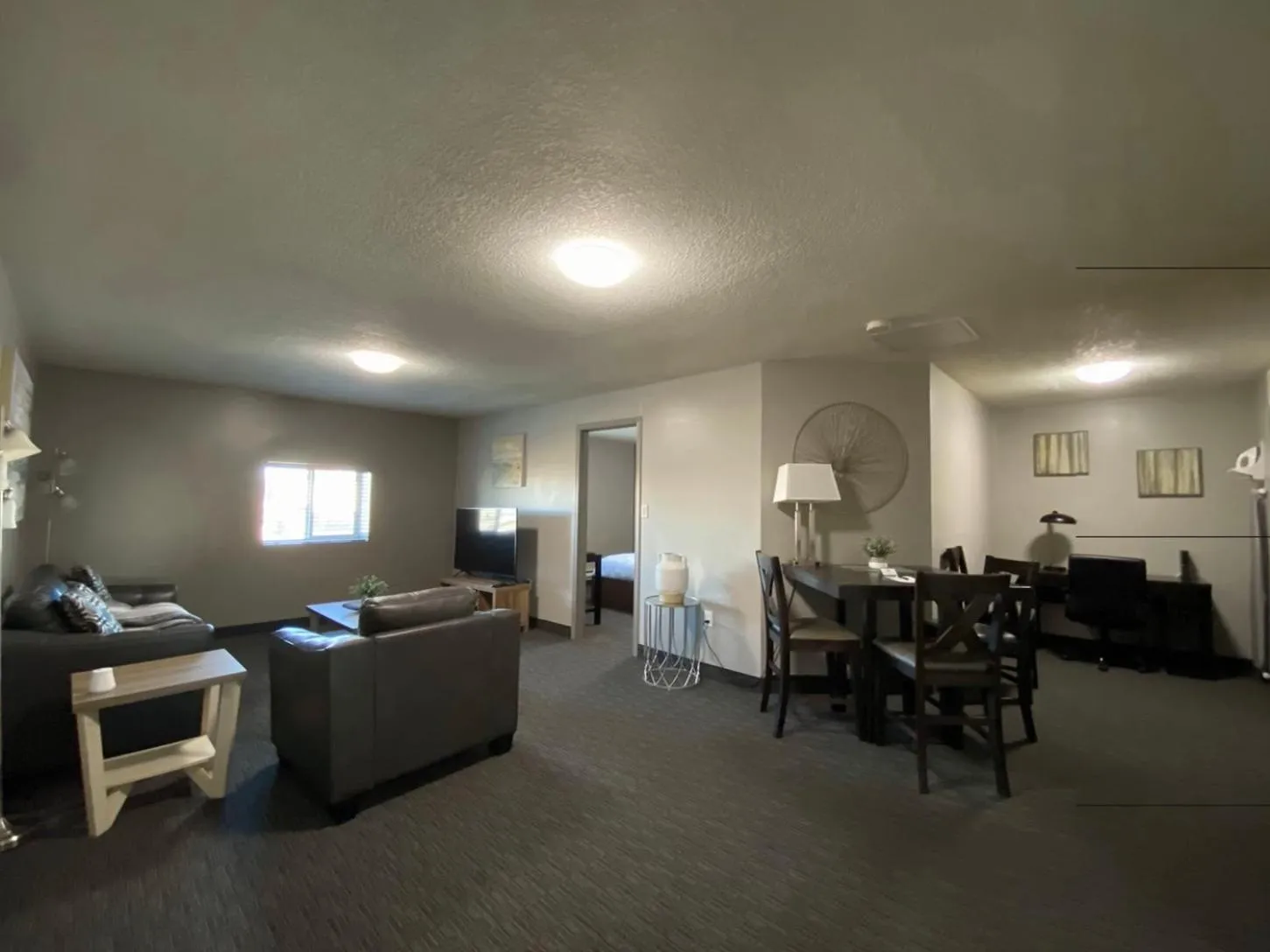 TV and multimedia in Stanford Inn & Suites