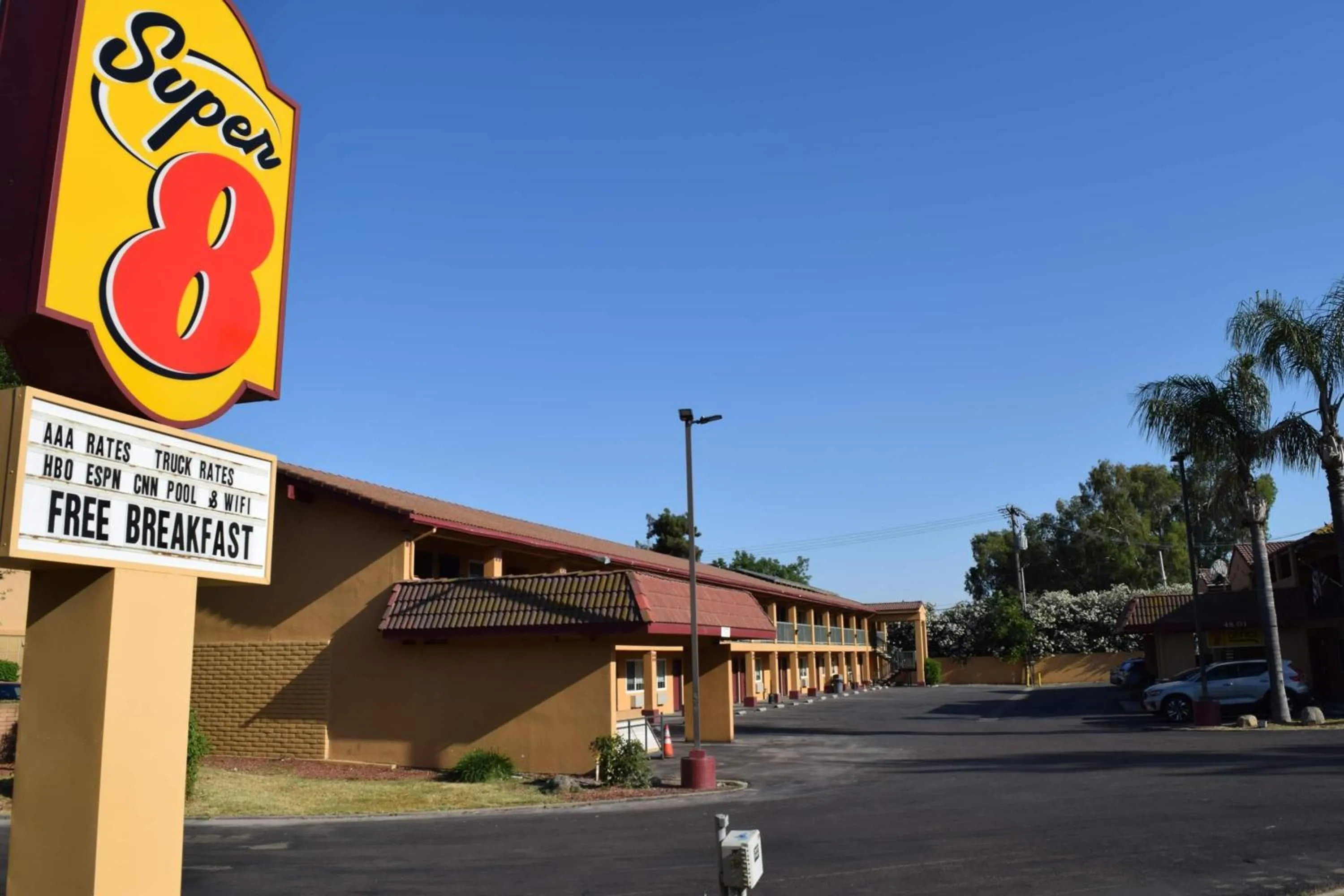 Super 8 by Wyndham Visalia