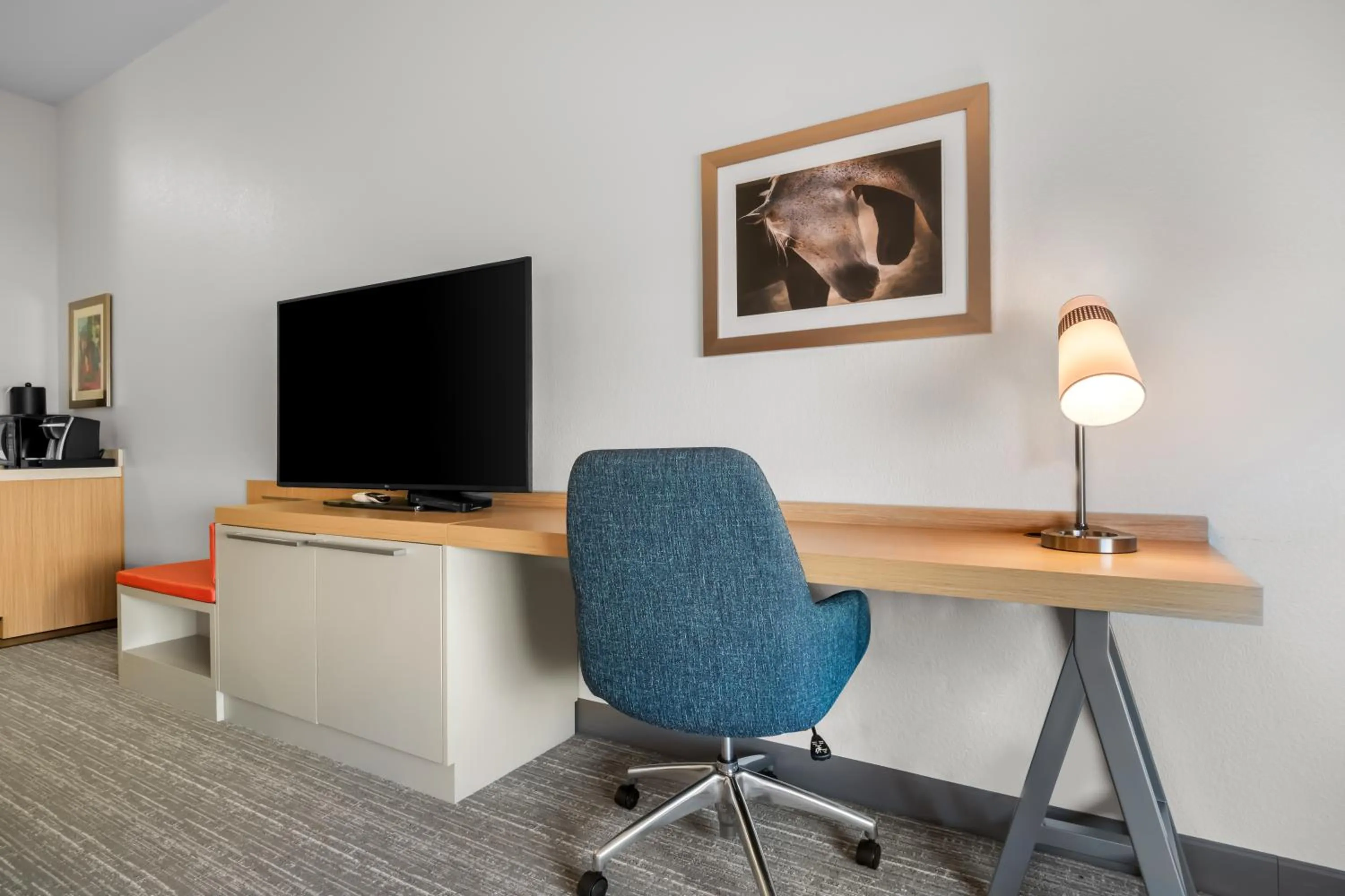Communal lounge/ TV room in Hilton Garden Inn Amarillo