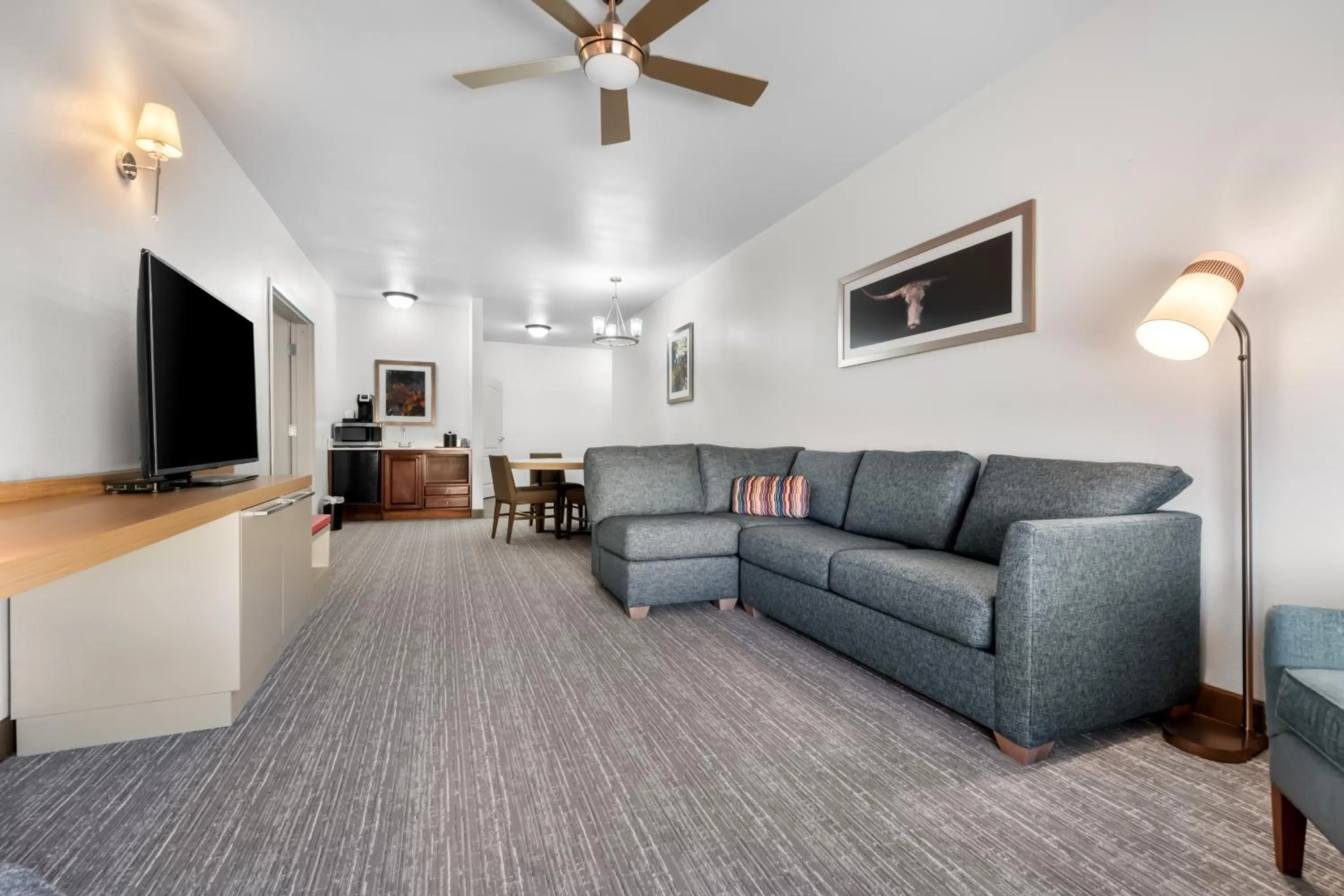 Communal lounge/ TV room in Hilton Garden Inn Amarillo