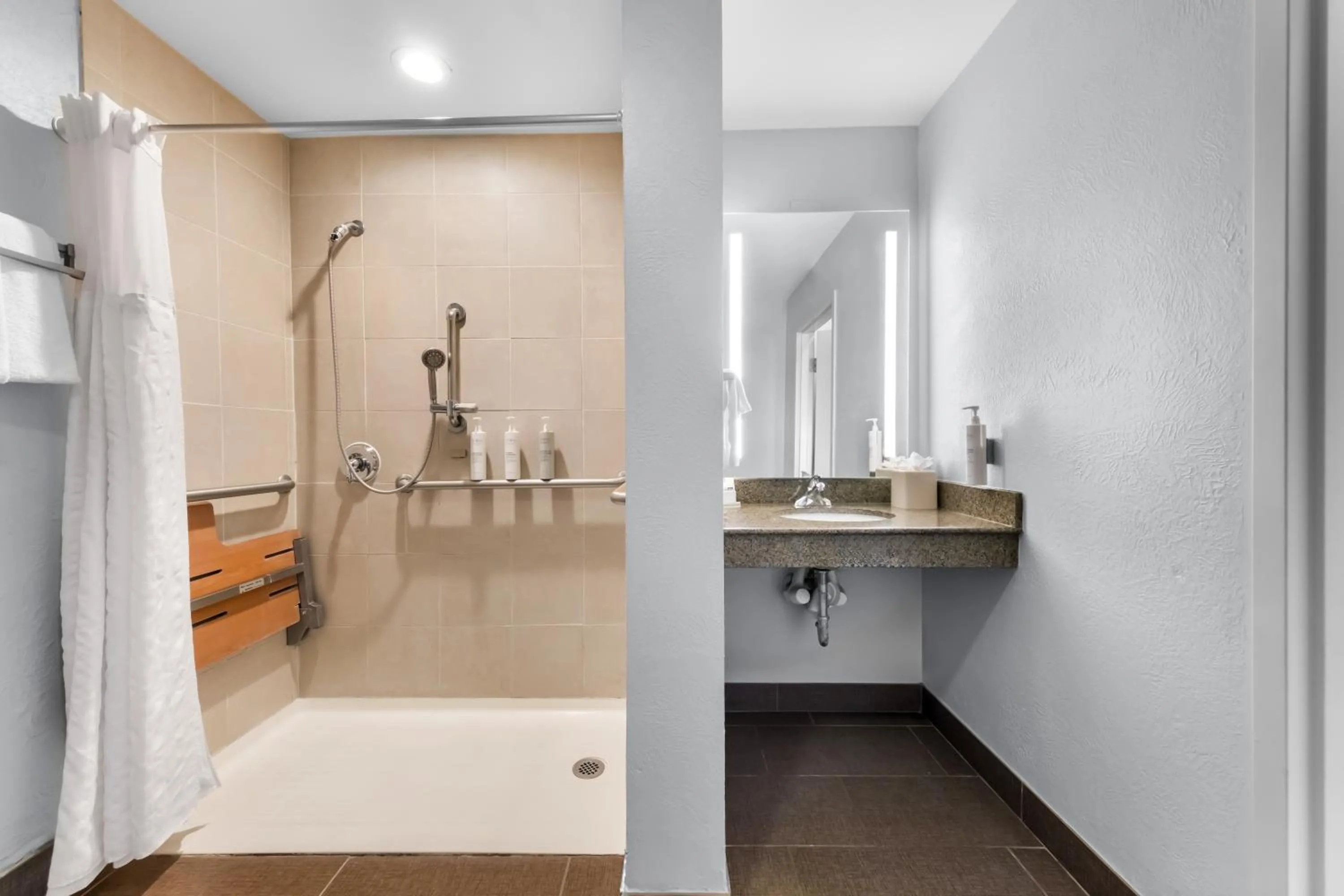 Shower in Hilton Garden Inn Amarillo