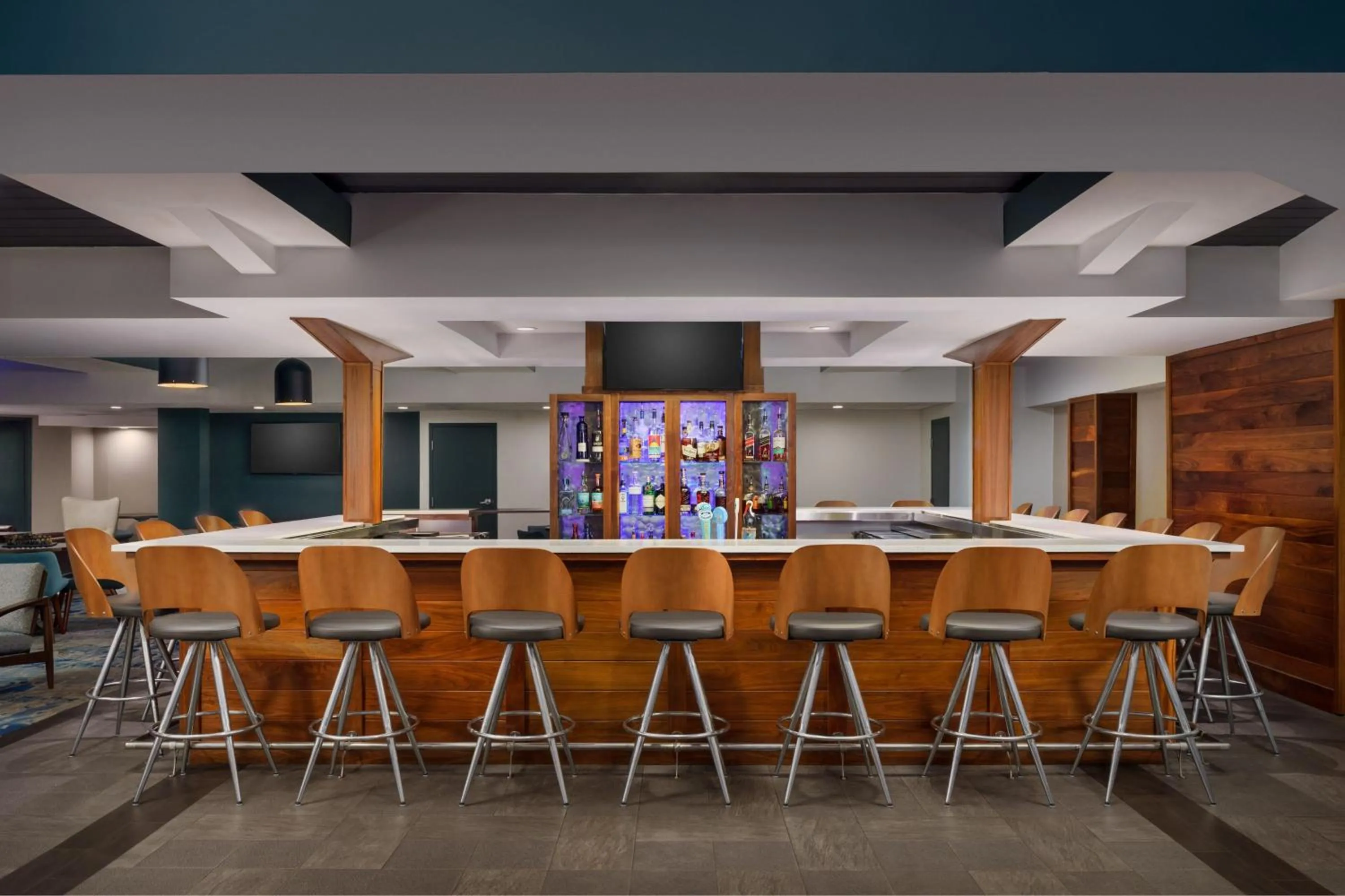 Lounge or bar in Four Points by Sheraton Destin - Fort Walton Beach