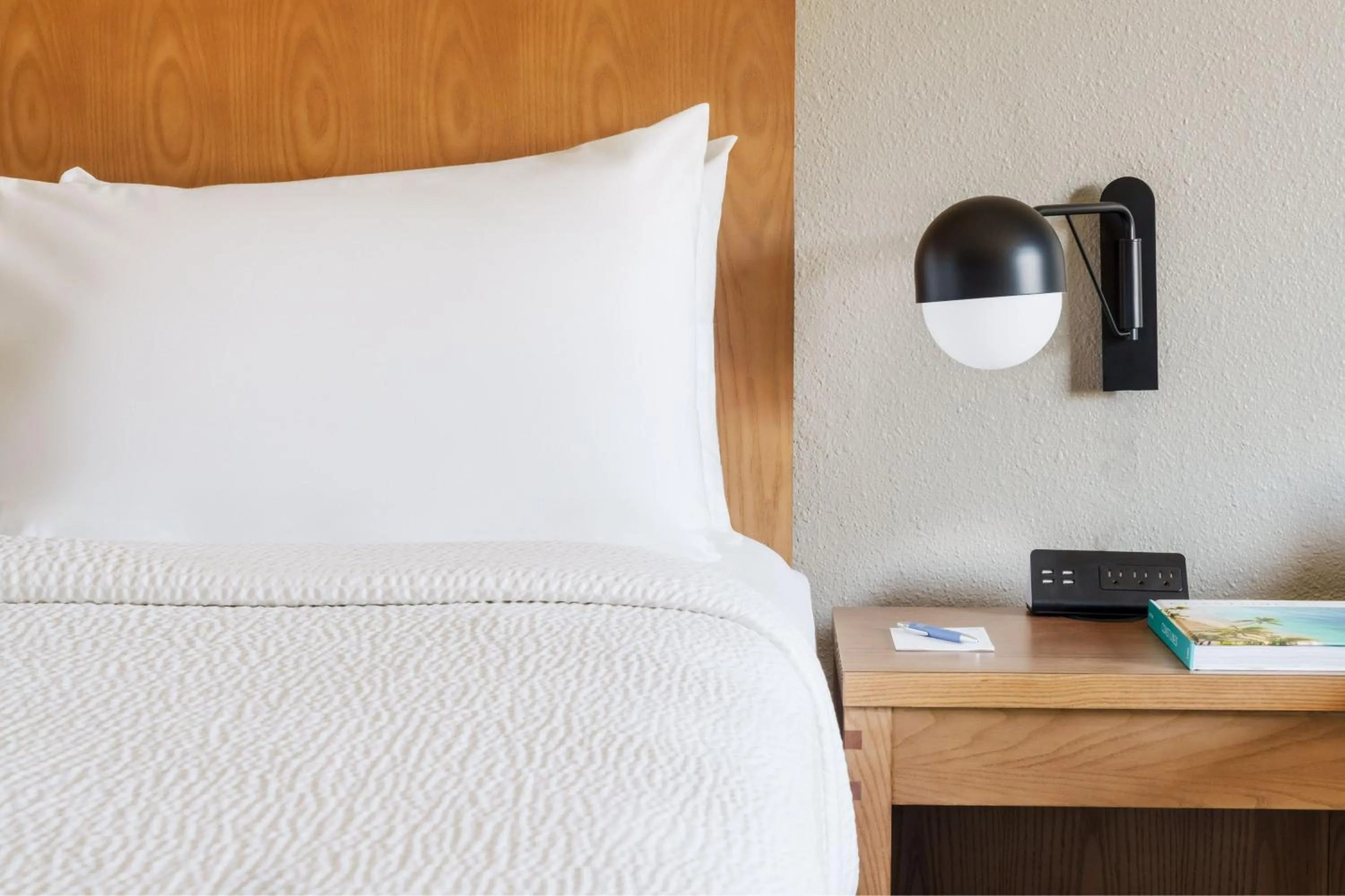 Photo of the whole room, Bed in Four Points by Sheraton Destin - Fort Walton Beach