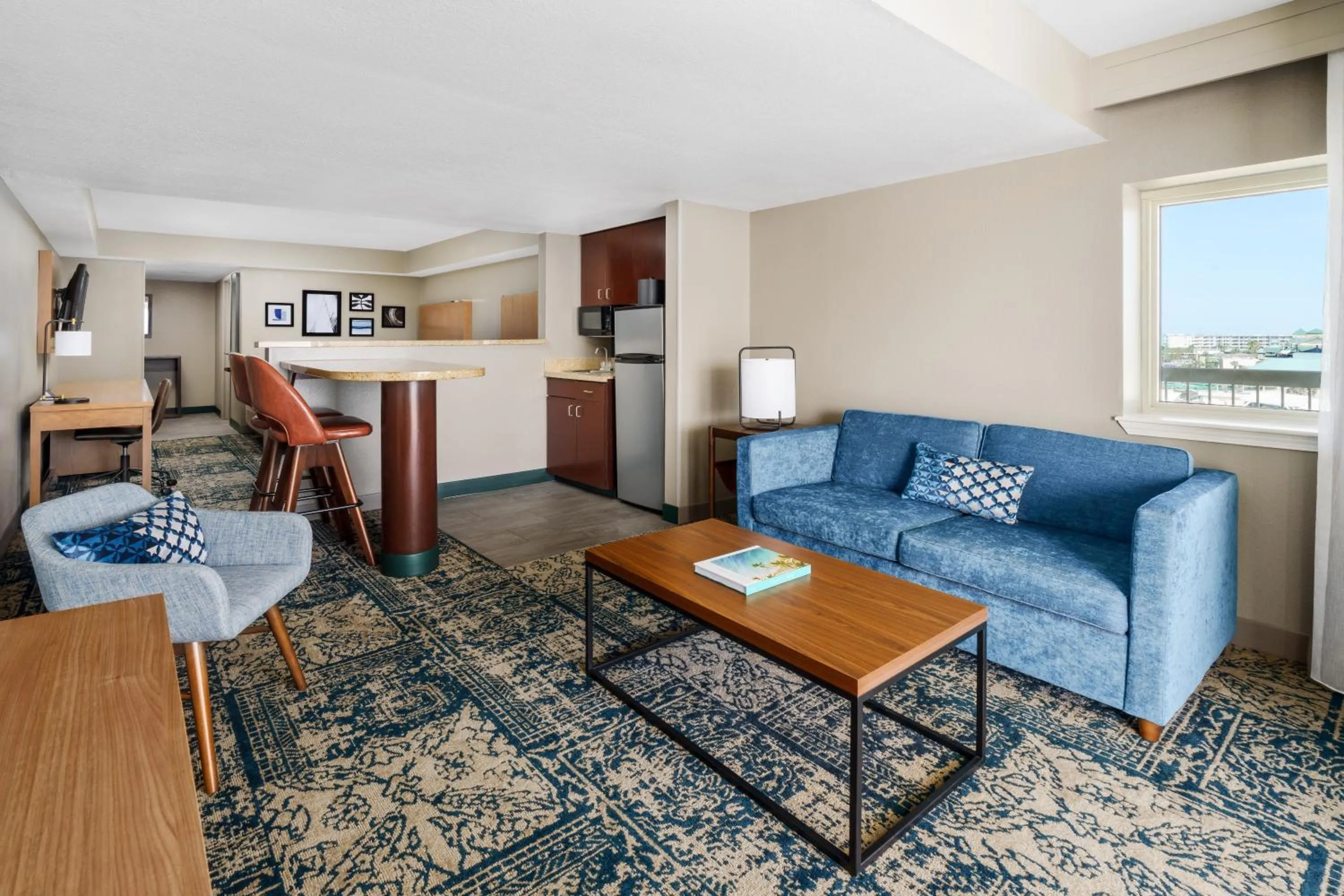 Living room in Four Points by Sheraton Destin - Fort Walton Beach