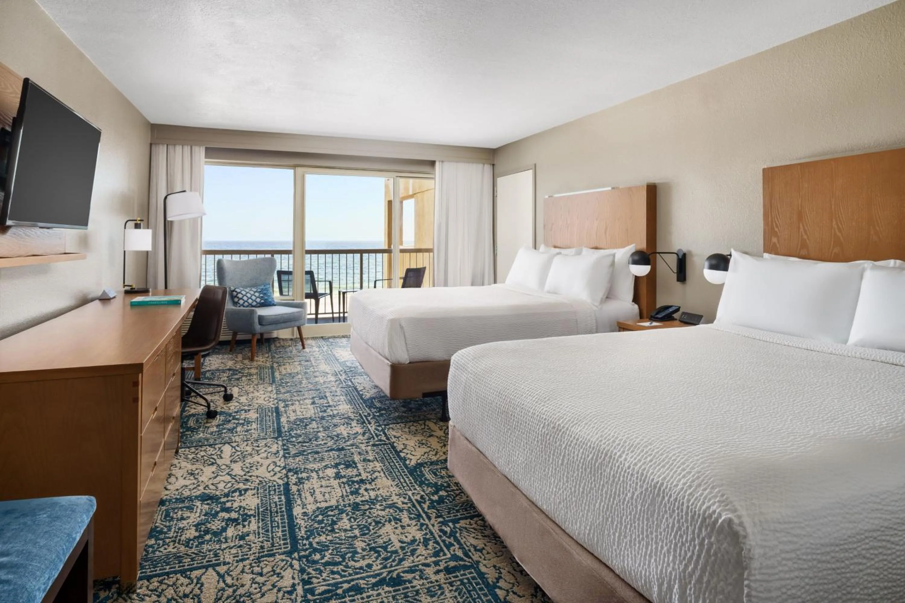 Photo of the whole room, Bed in Four Points by Sheraton Destin - Fort Walton Beach