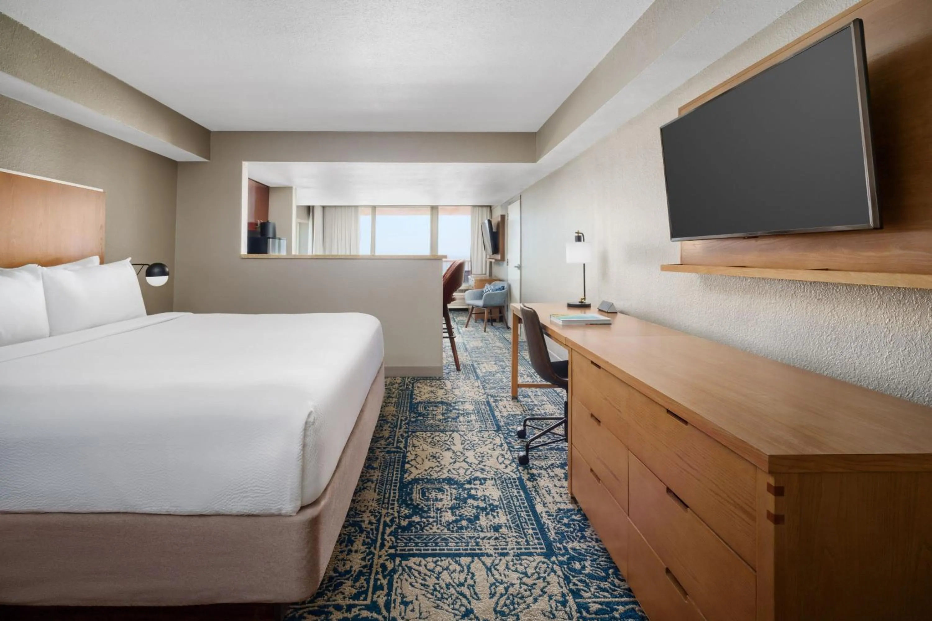 Beach, Bed in Four Points by Sheraton Destin - Fort Walton Beach