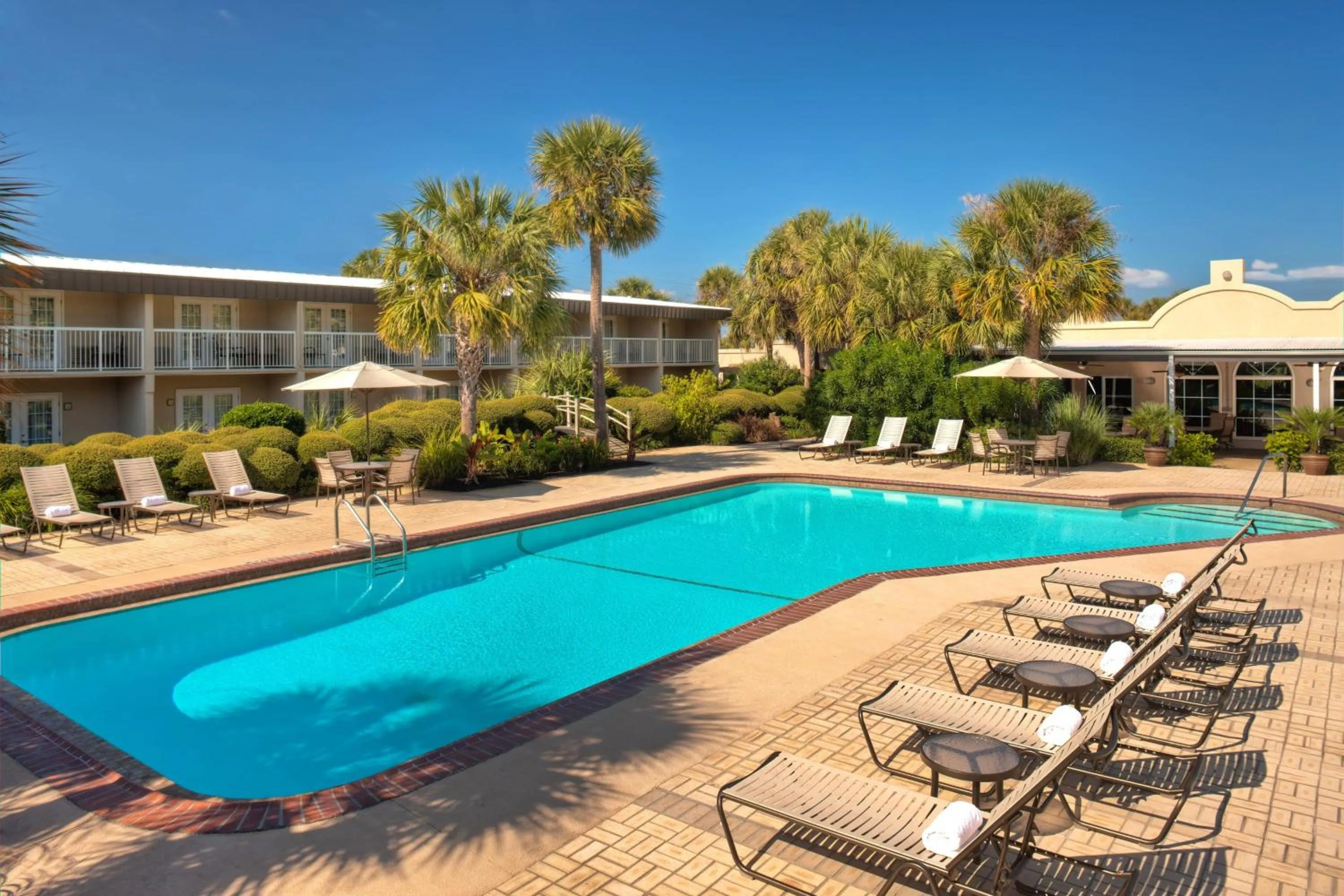 Swimming pool in Four Points by Sheraton Destin - Fort Walton Beach