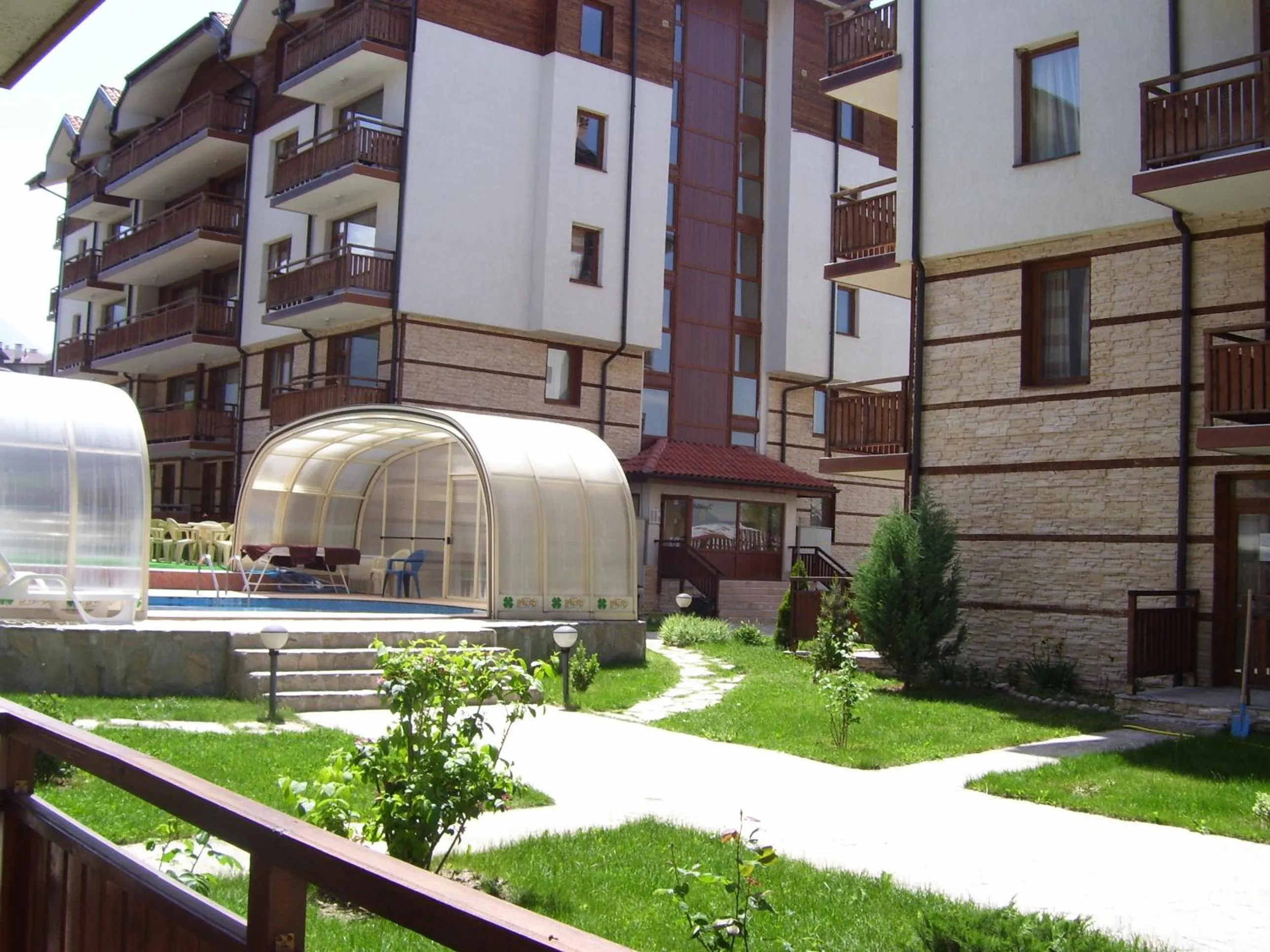 Pool view in Apartments Four Leaf Clover Bansko to rent