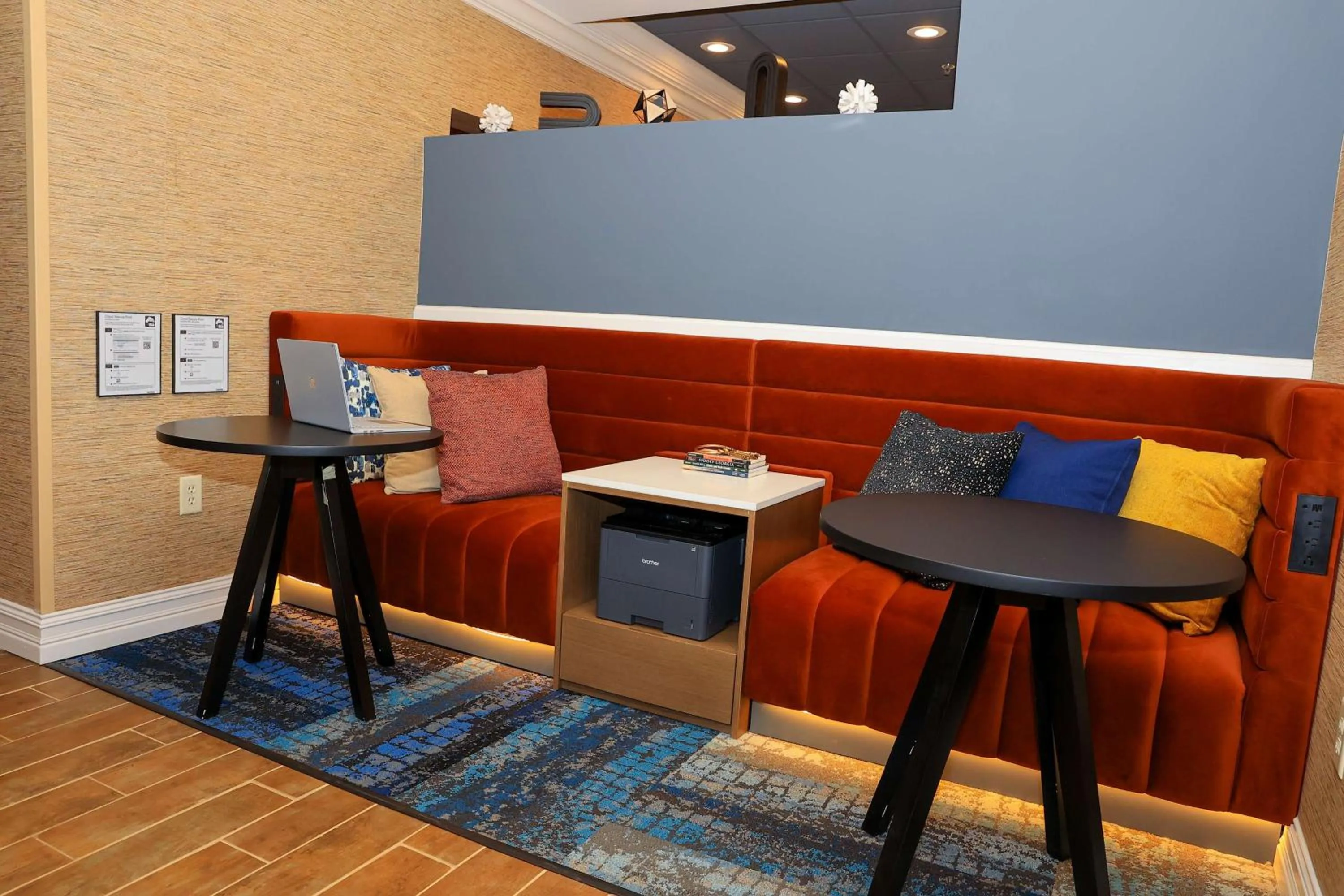 Lobby or reception in Hampton Inn Atlanta-Canton