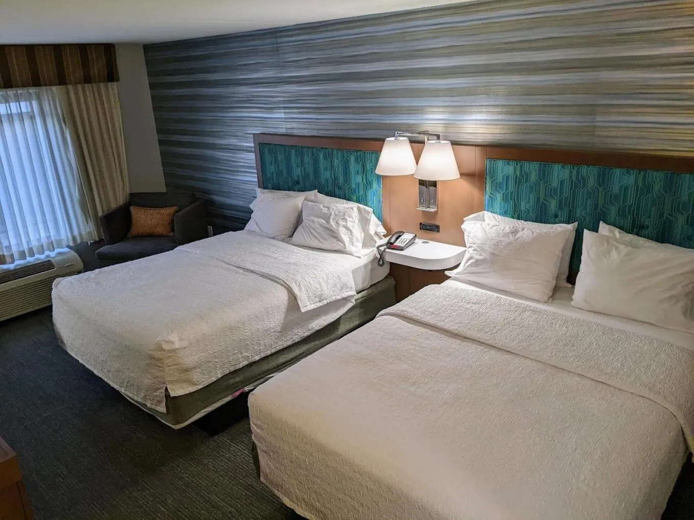 Bed in Hampton Inn Atlanta-Canton