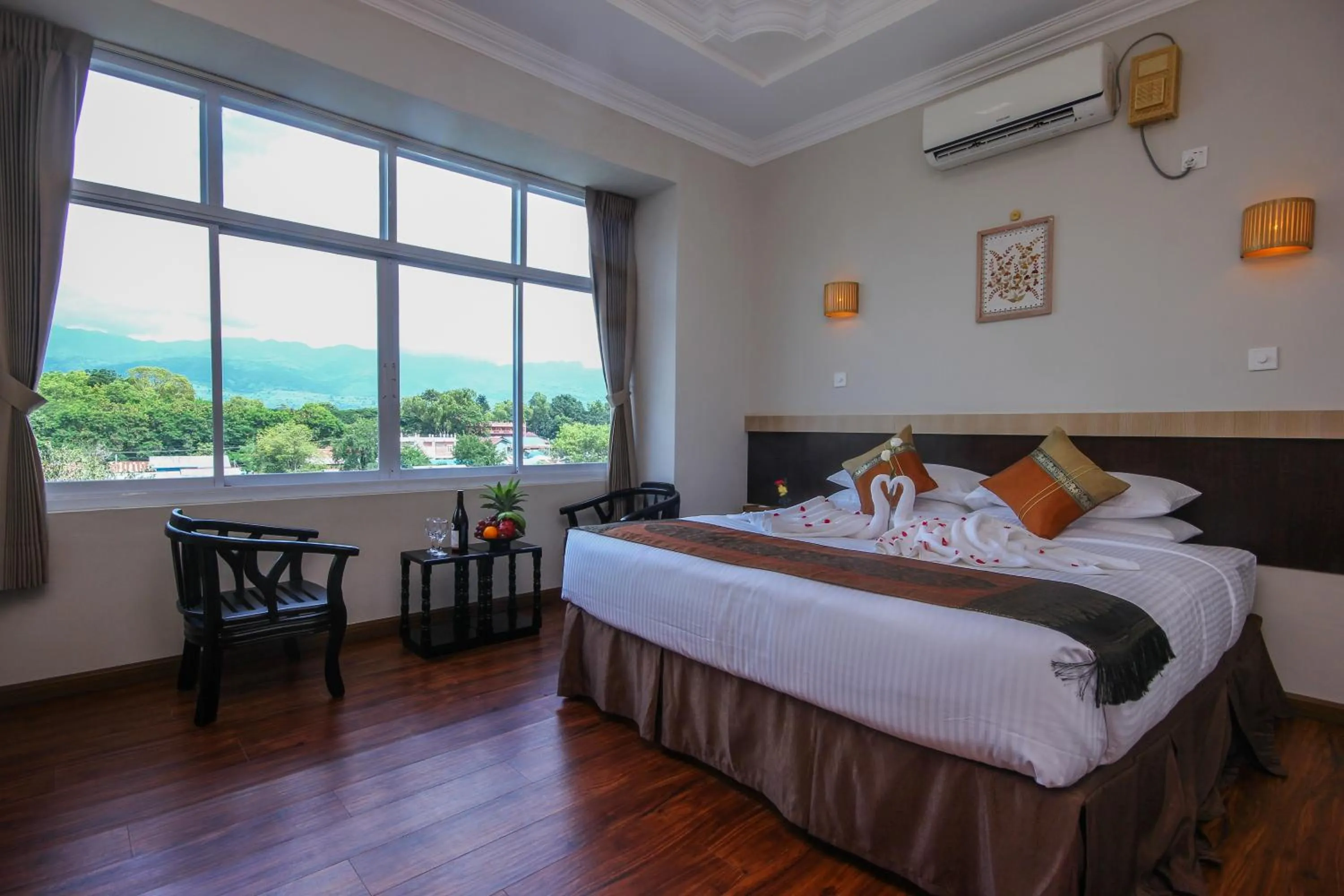 Mountain view, Bed in Immana Grand Inle Hotel