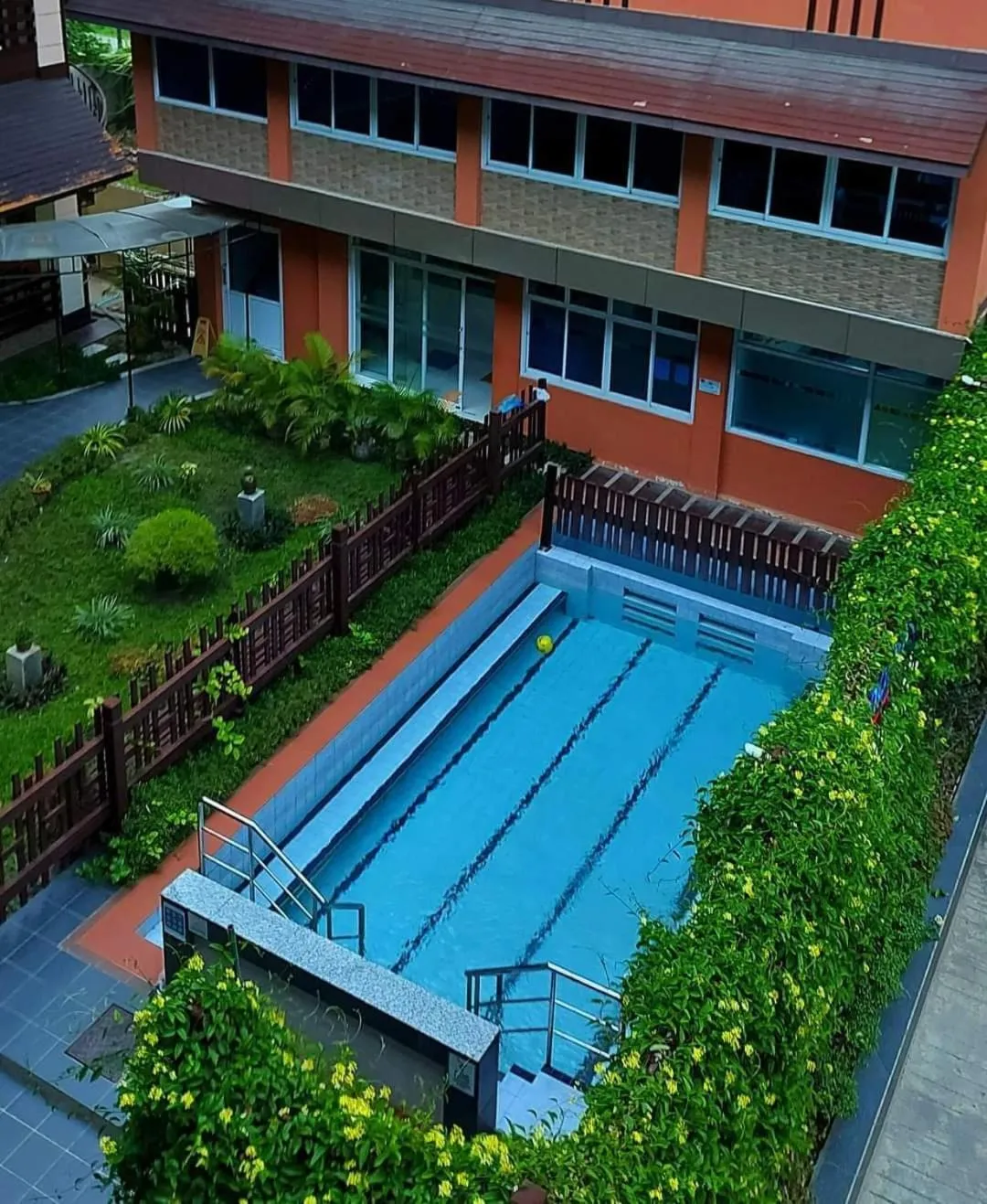 Swimming pool in Immana Grand Inle Hotel