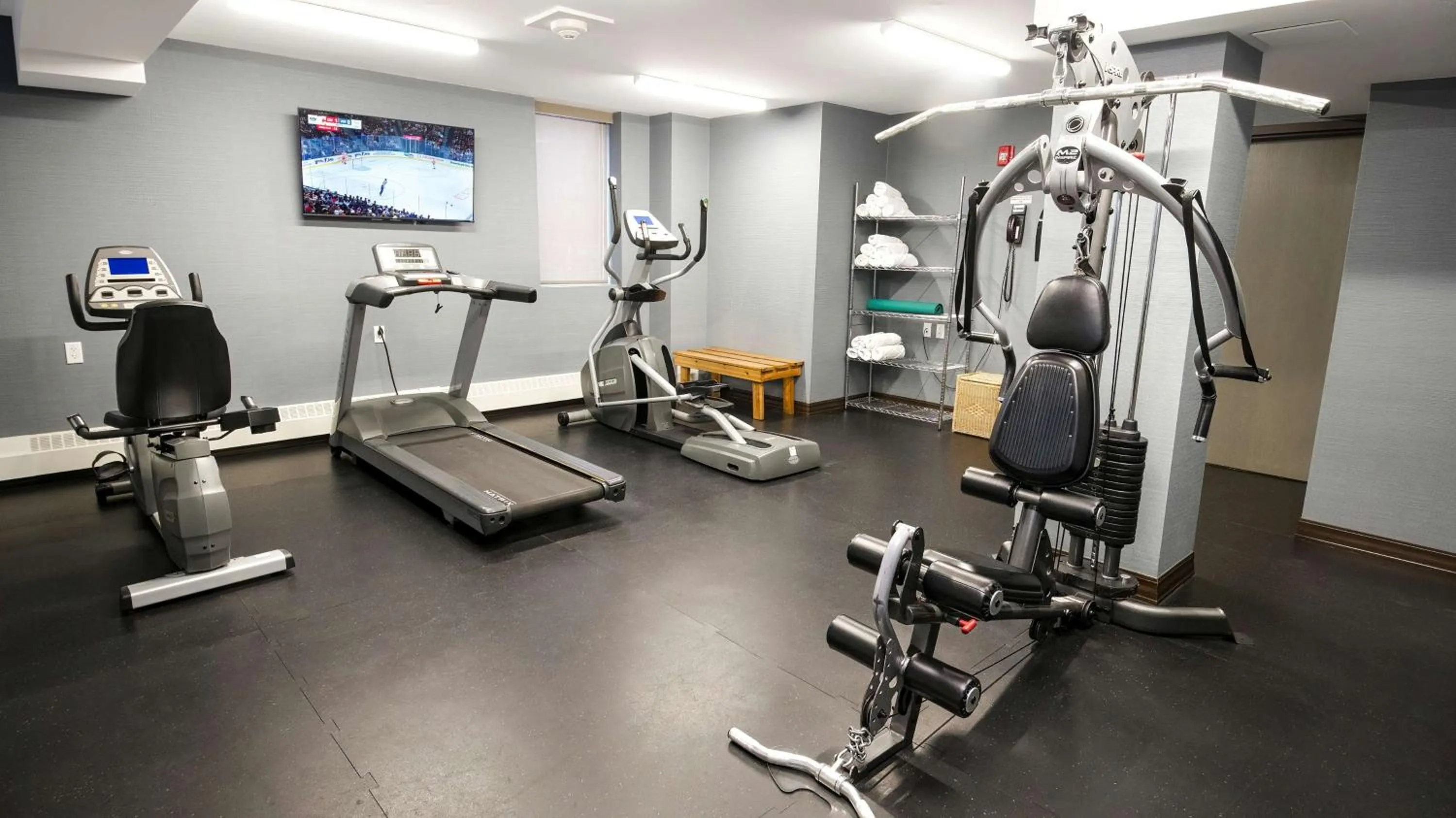 Fitness centre/facilities in Coast Calgary Downtown Hotel & Suites by APA