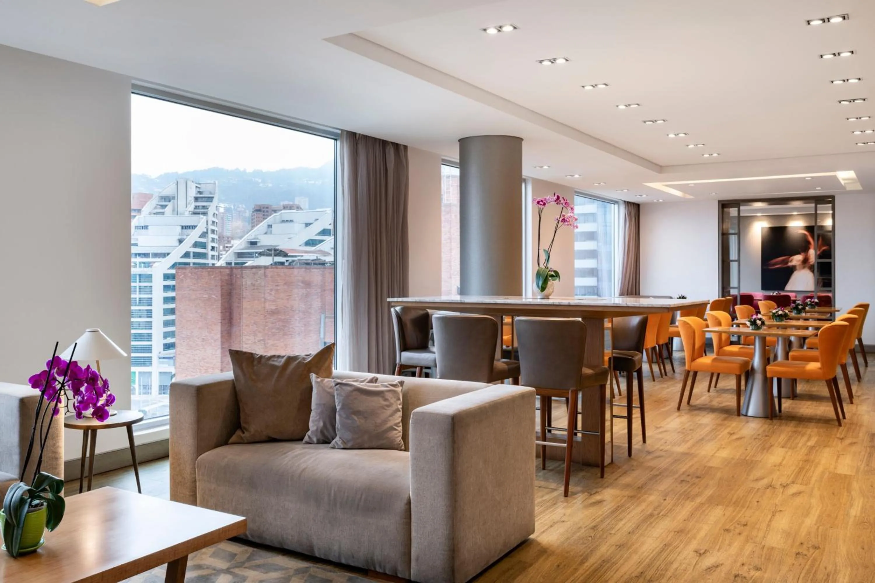 Lounge or bar in Medellin Marriott Hotel