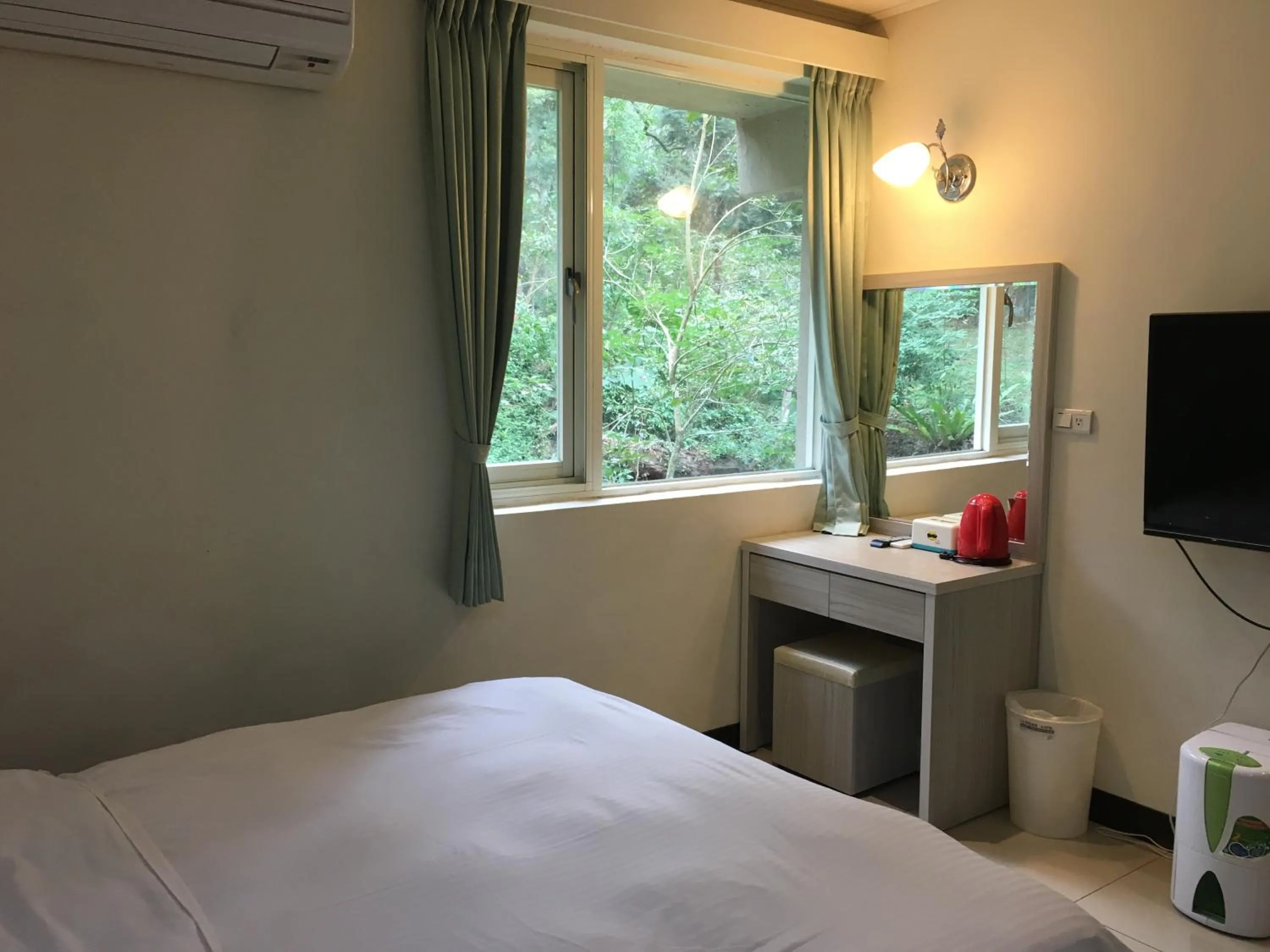 Photo of the whole room, Bed in Sun Moon Lake Youth Hostel