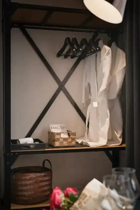 C Central Hotel- Đề Thám Bùi Viện Walking Street