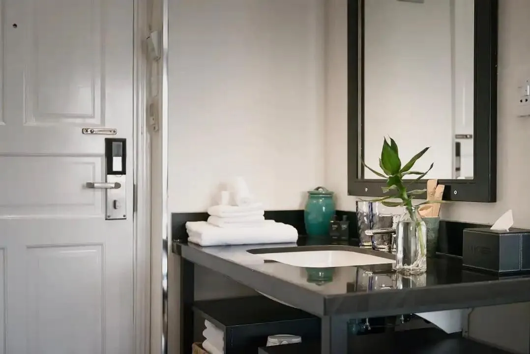 C Central Hotel- Đề Thám Bùi Viện Walking Street