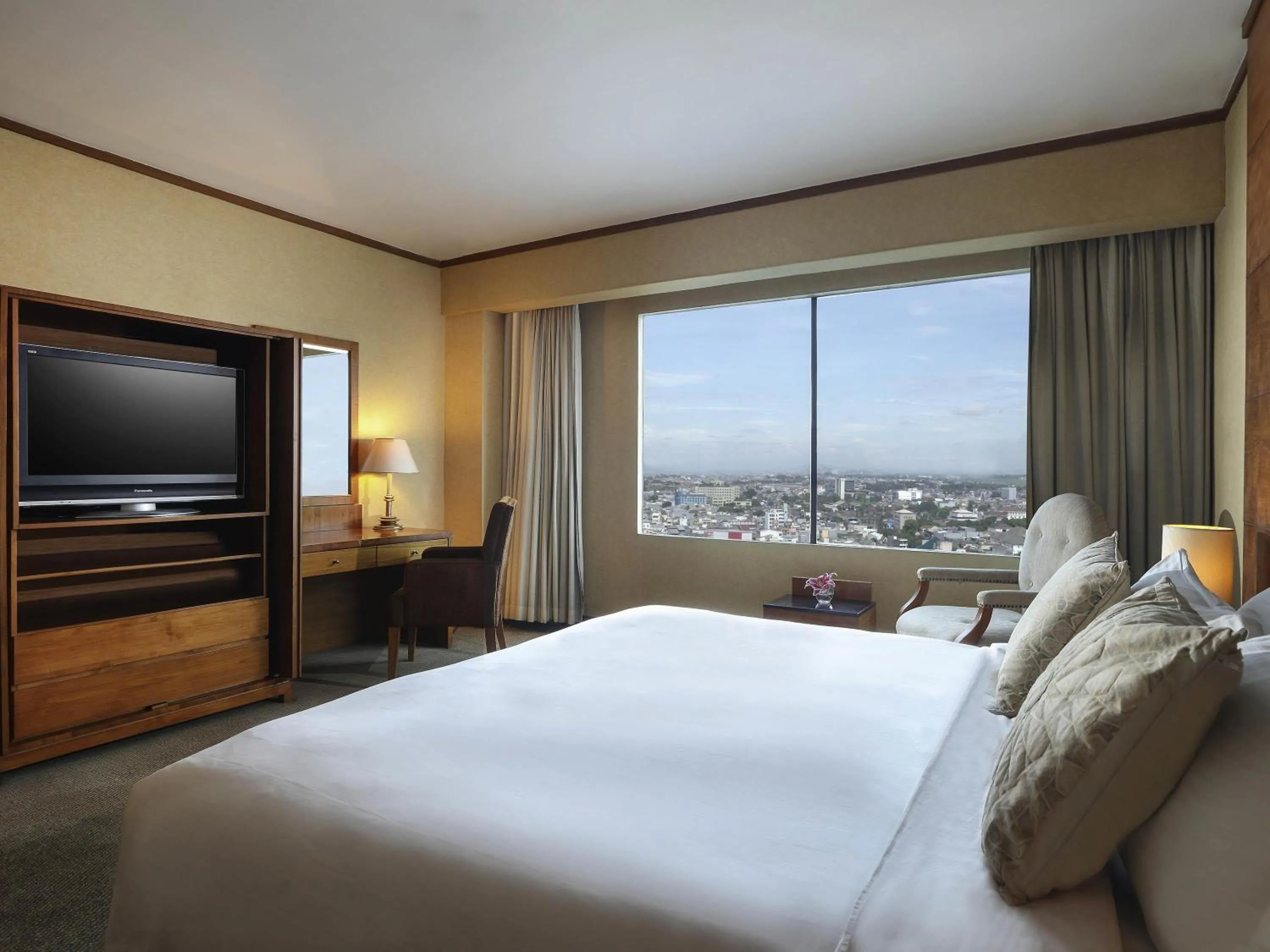 Bedroom, Bed in Grand Mercure Medan Angkasa